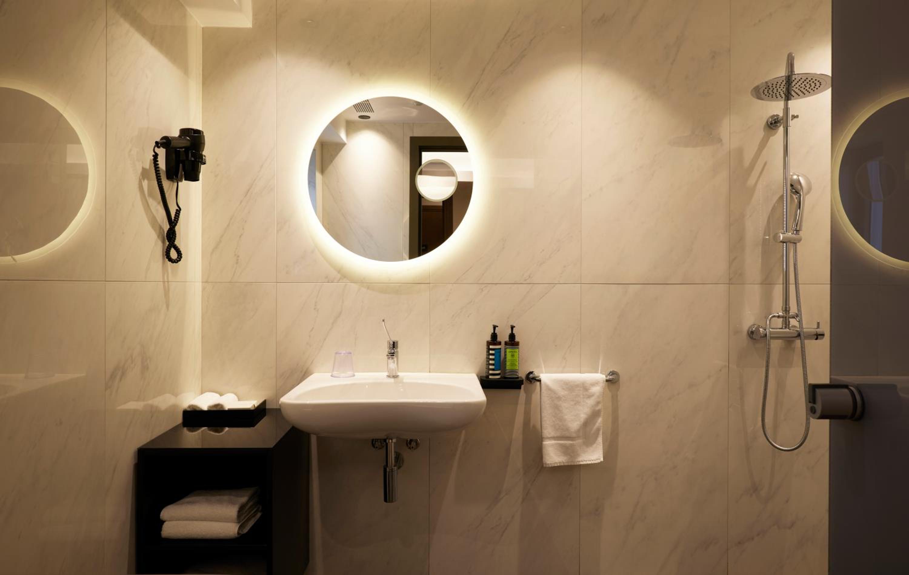 Teight Junior Suite - Photo 5