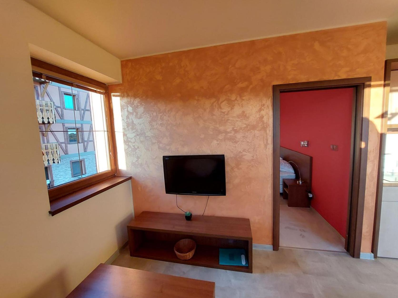 One-Bedroom Apartment photo 1