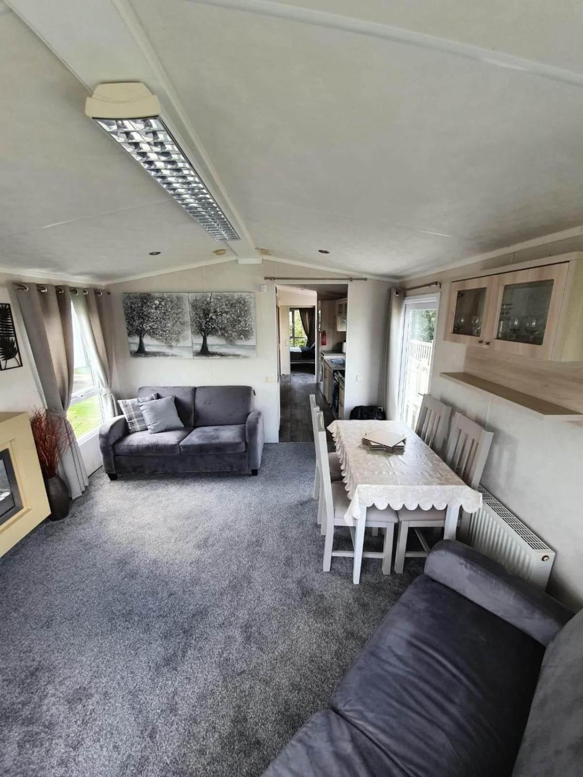 Mobile Home photo 1