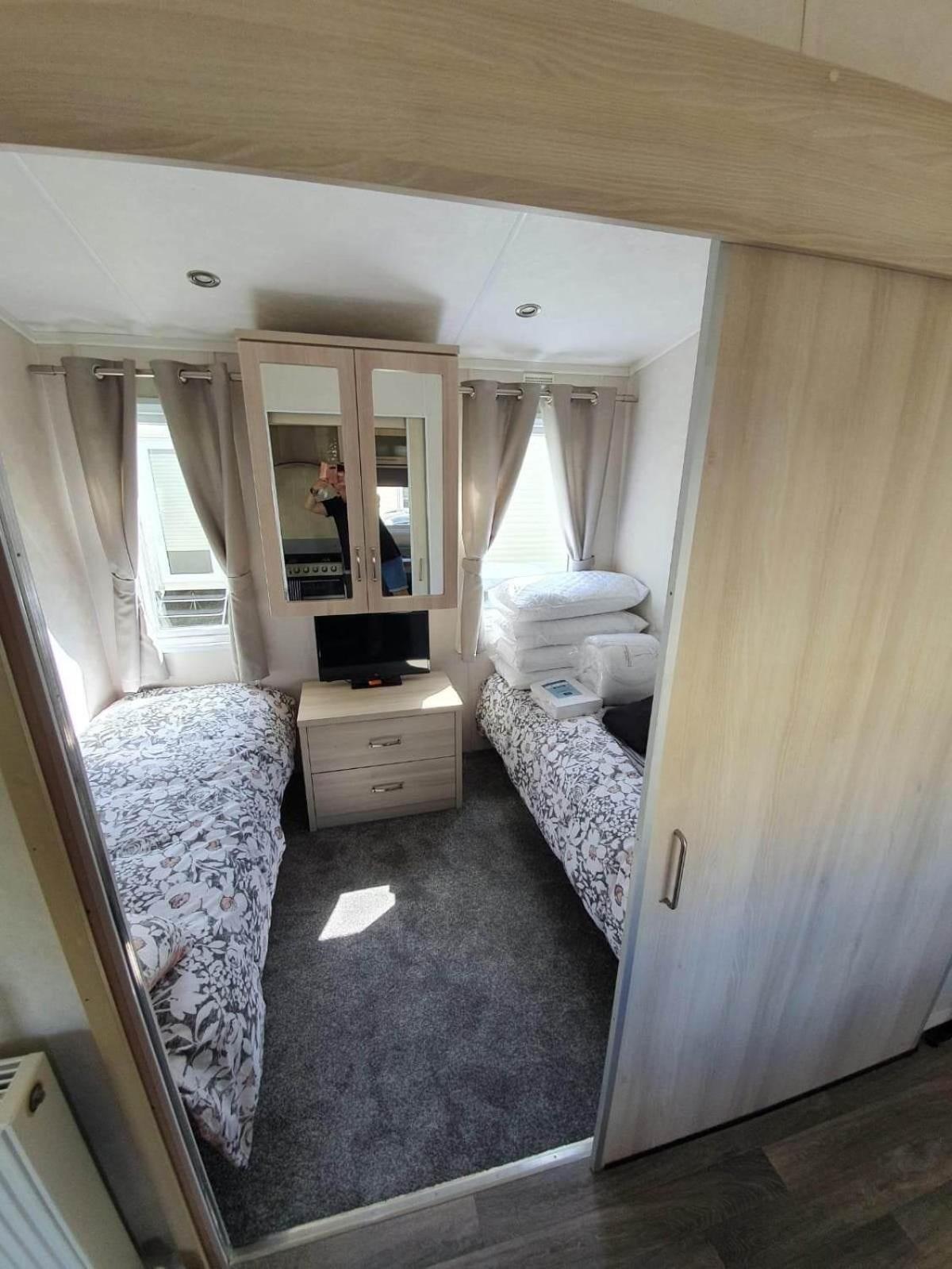 Mobile Home photo 2