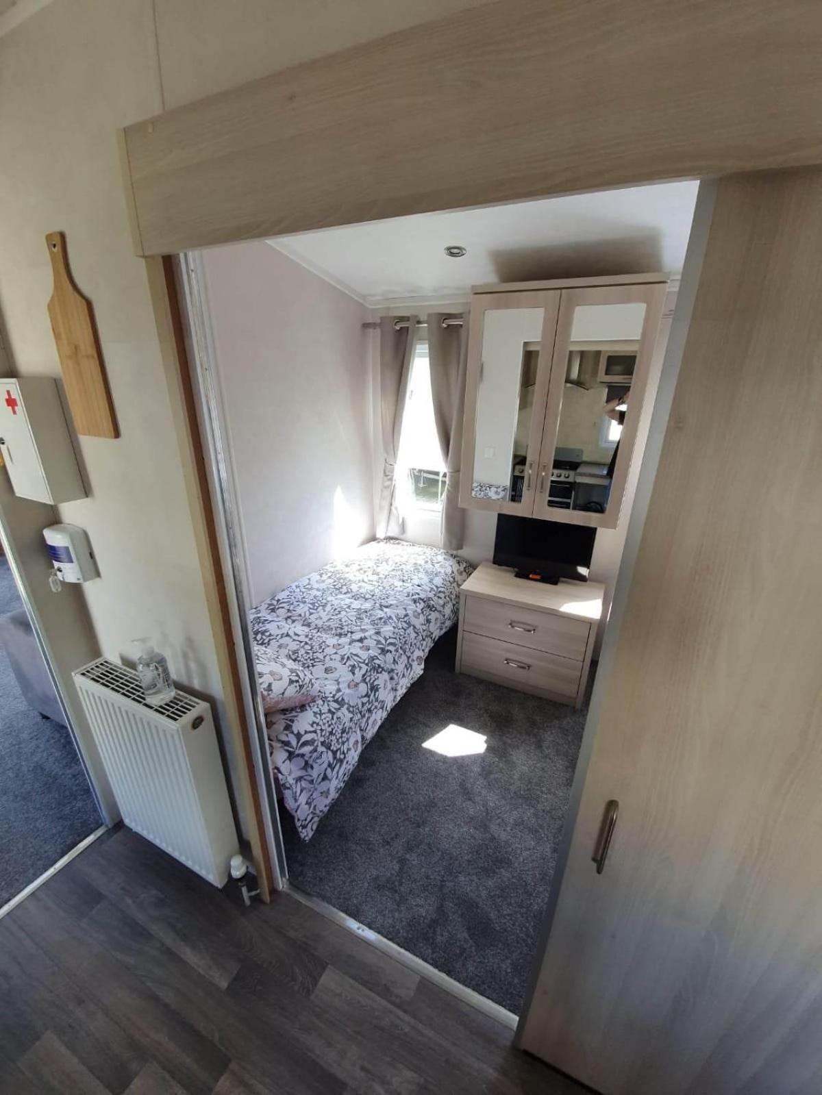 Mobile Home photo 3