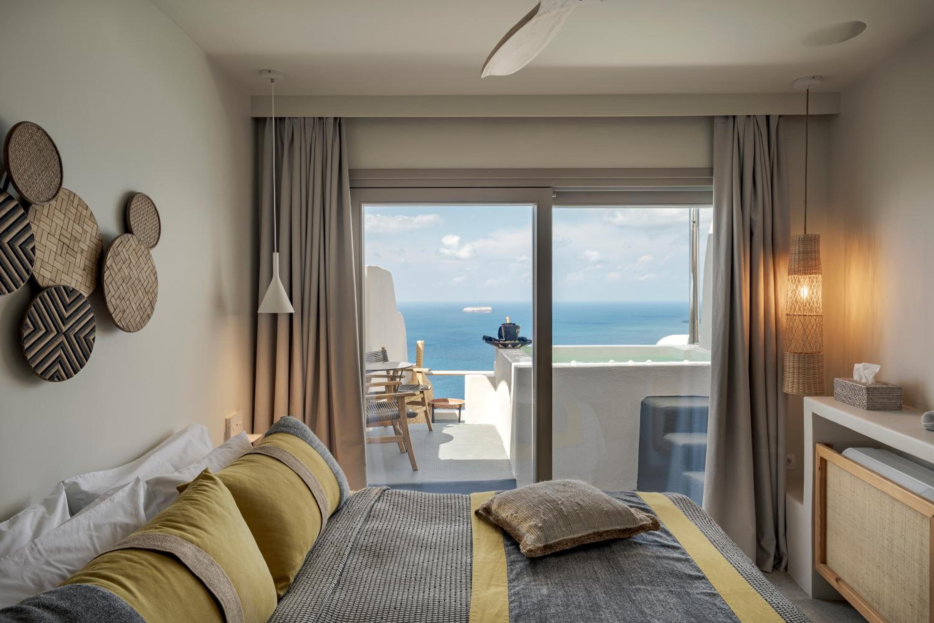 Jacuzzi Suite with Volcano View - Photo 16