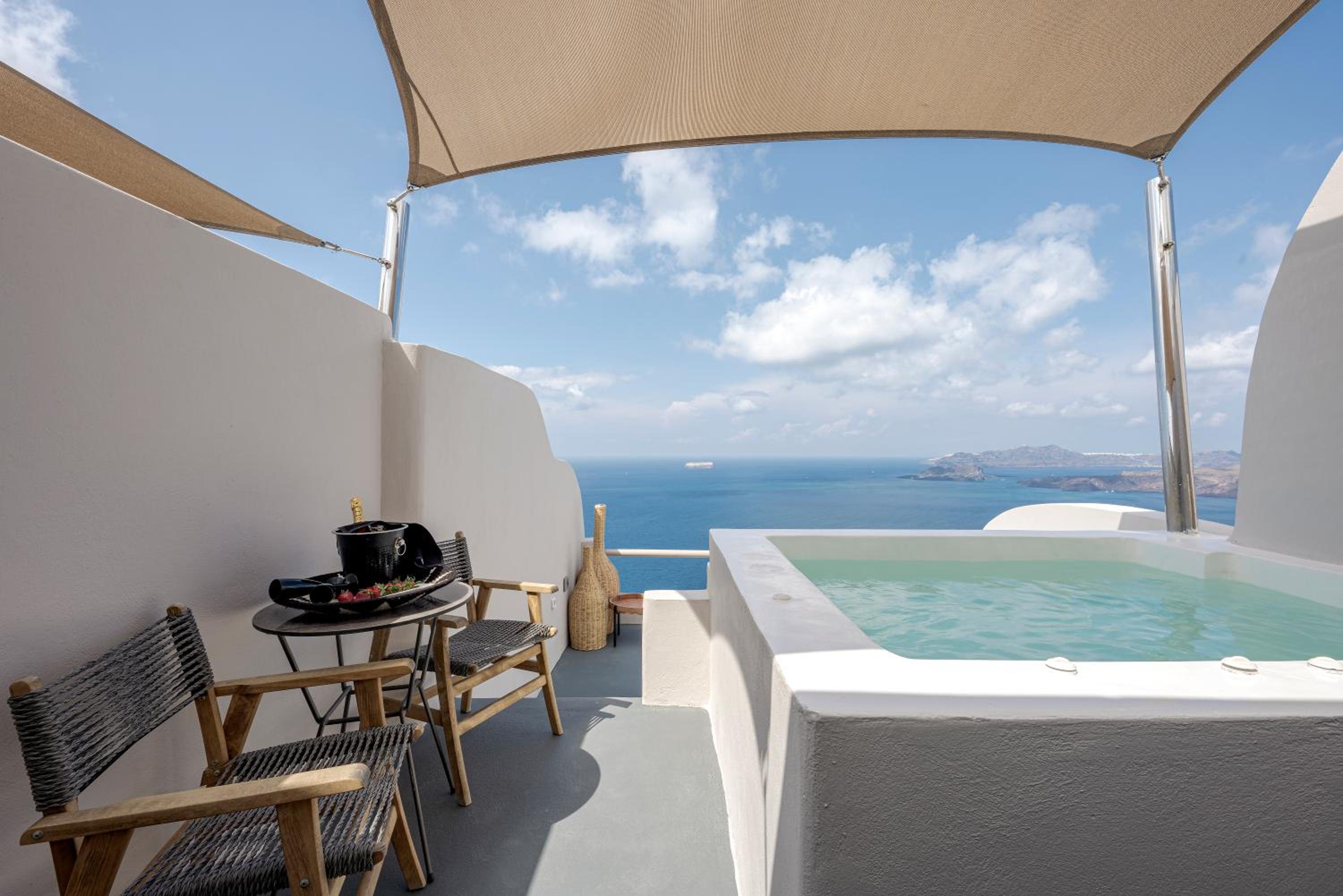Jacuzzi Suite with Volcano View - Photo 15