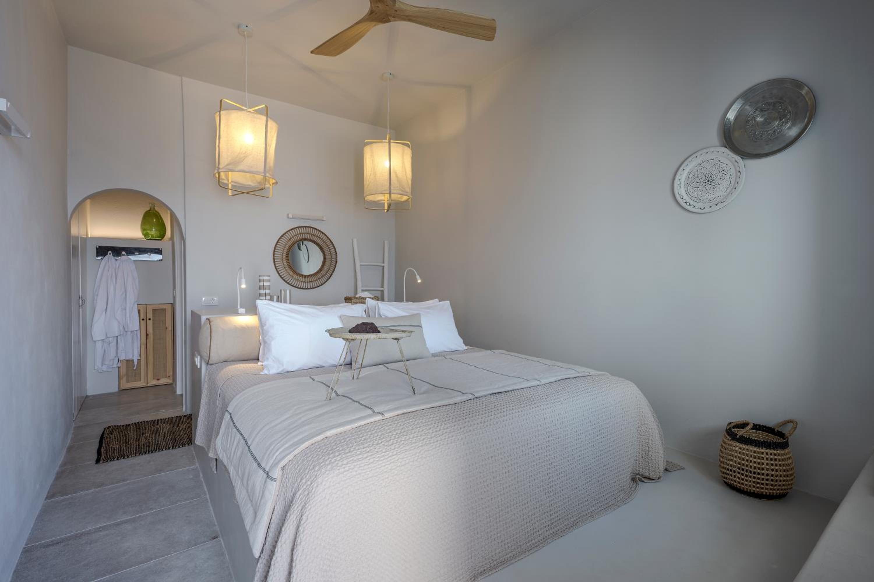 Jacuzzi Suite with Volcano View - Photo 22