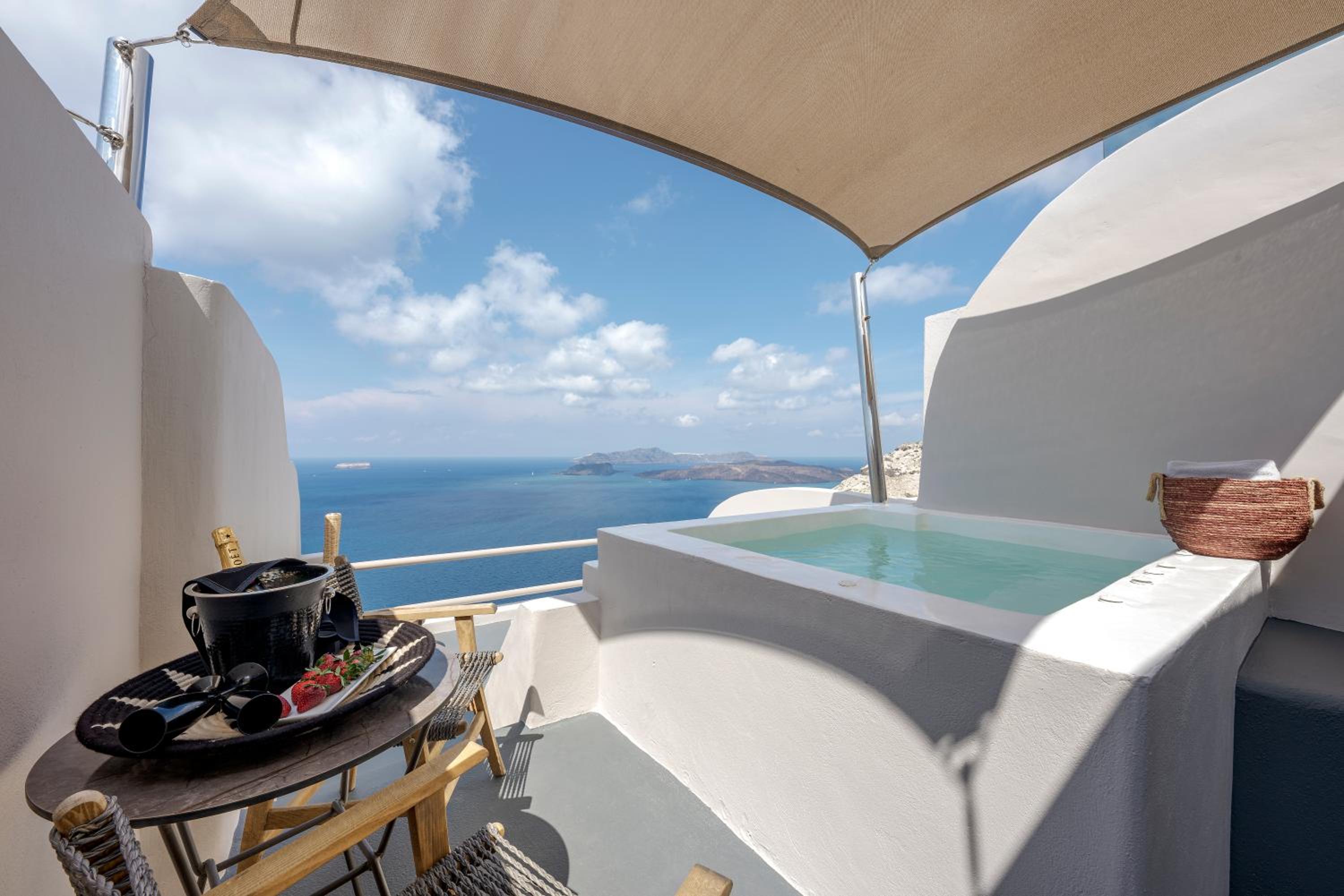 Jacuzzi Suite with Volcano View - Photo 23