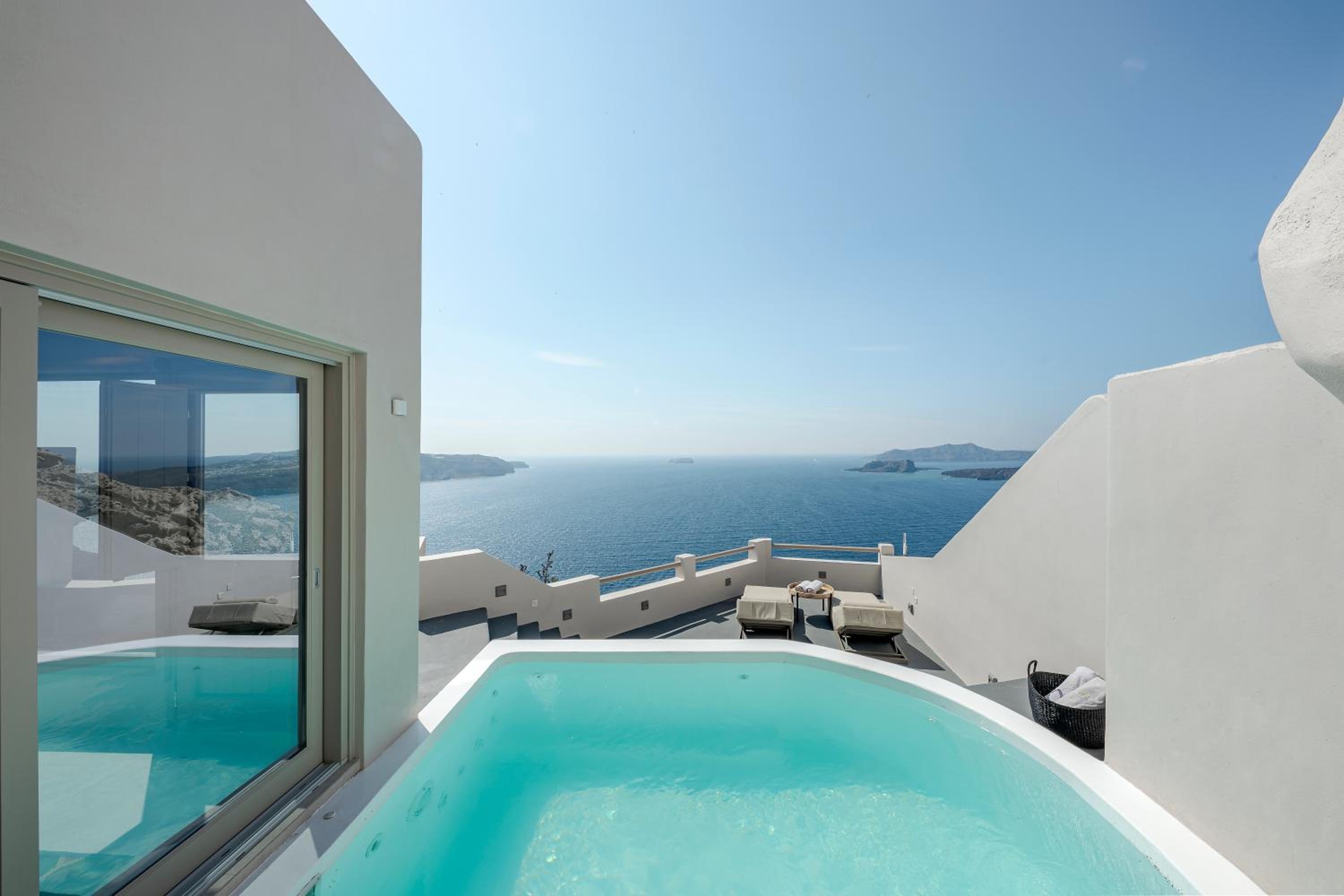 Suite with Private Pool - Photo 15