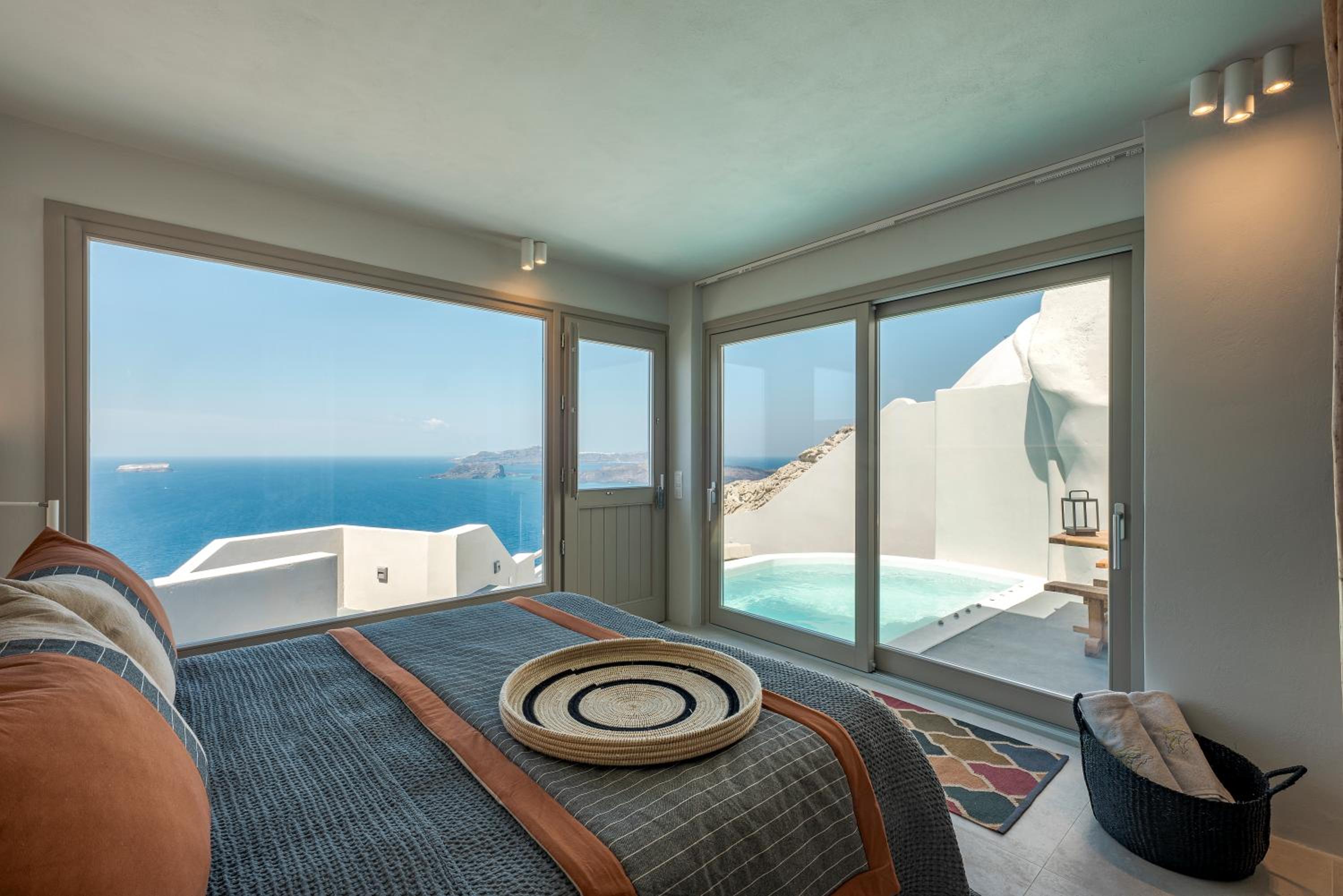 Suite with Private Pool - Photo 17
