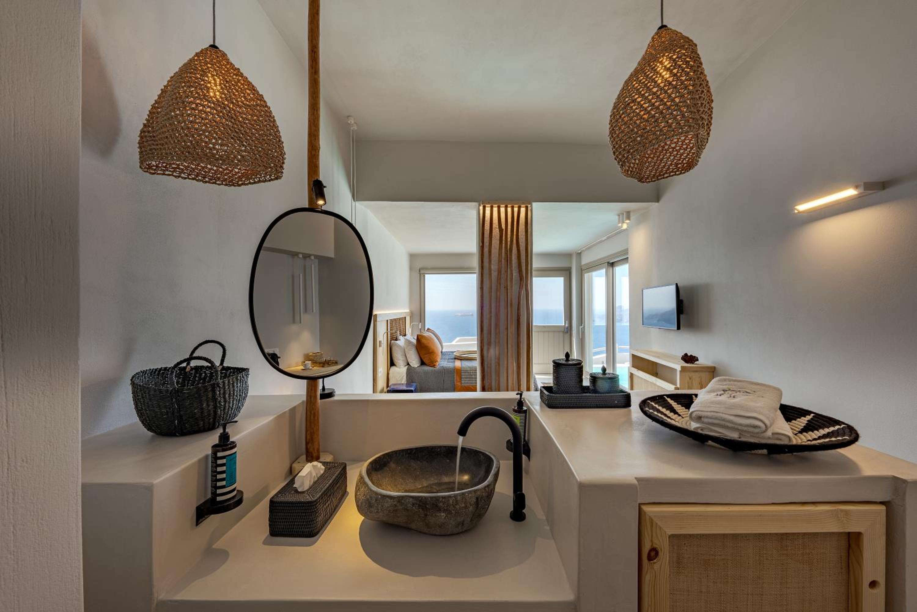 Suite with Private Pool - Photo 9