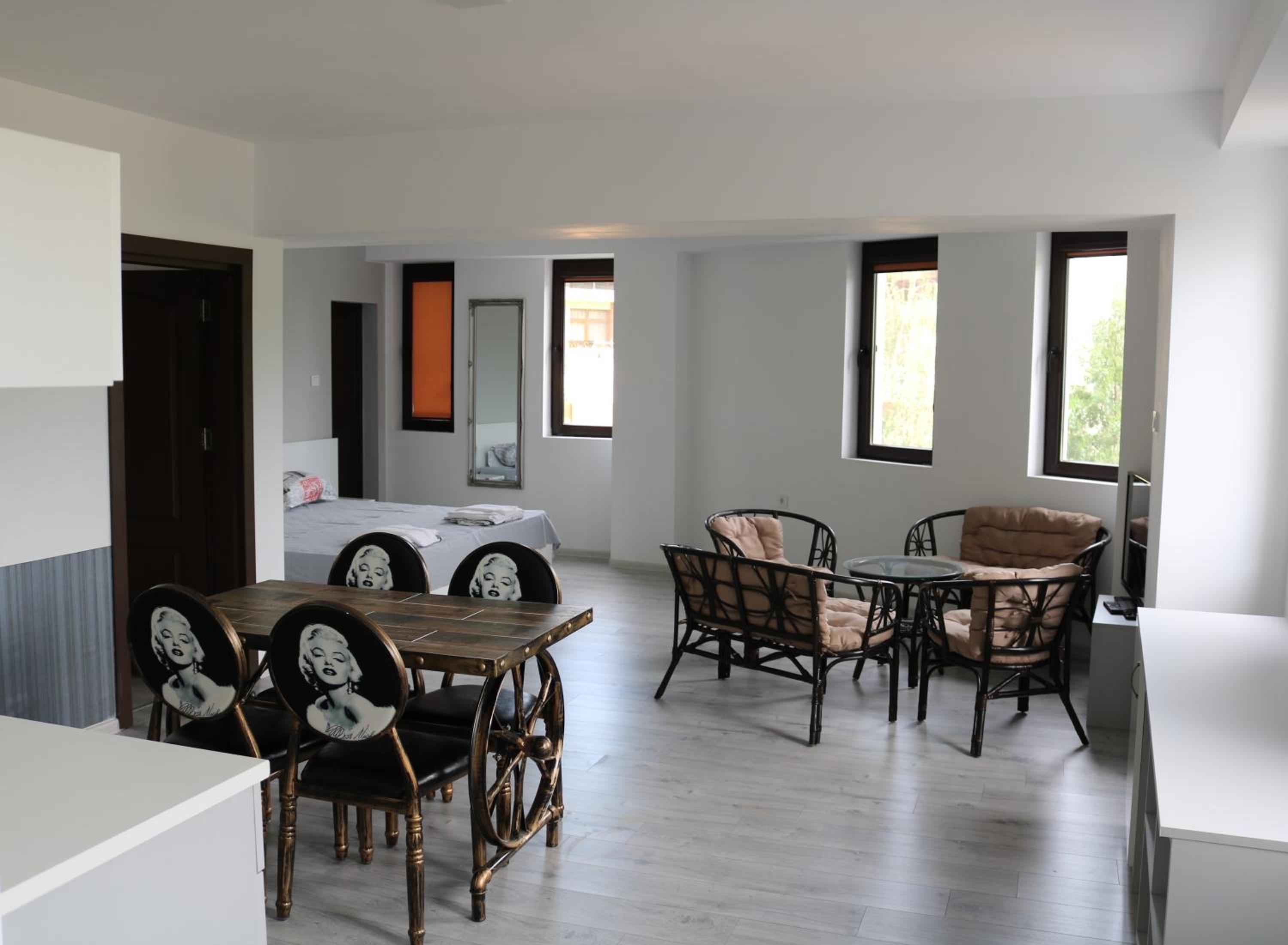 Deluxe Family Apartment photo 3