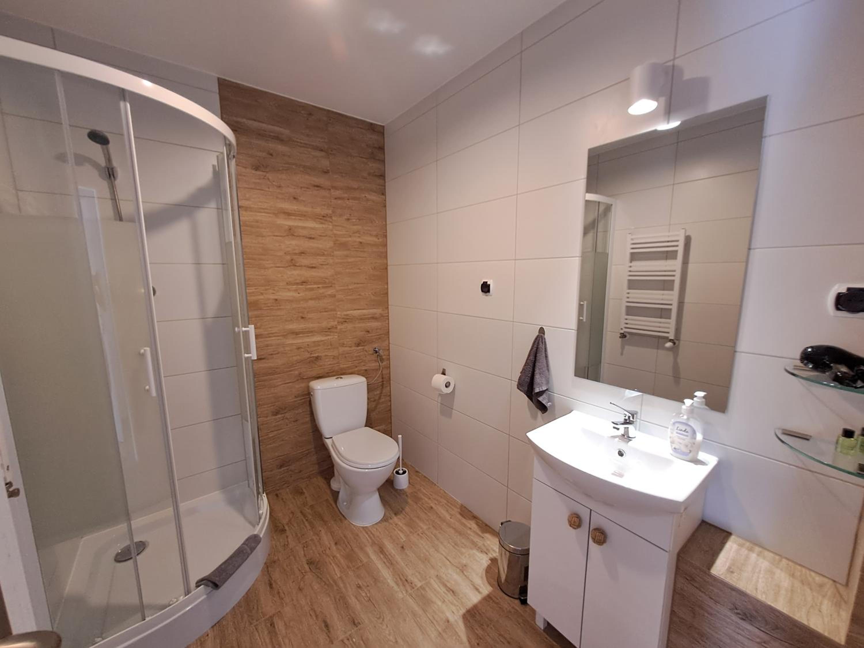 Double Room with Private Bathroom - Photo 3