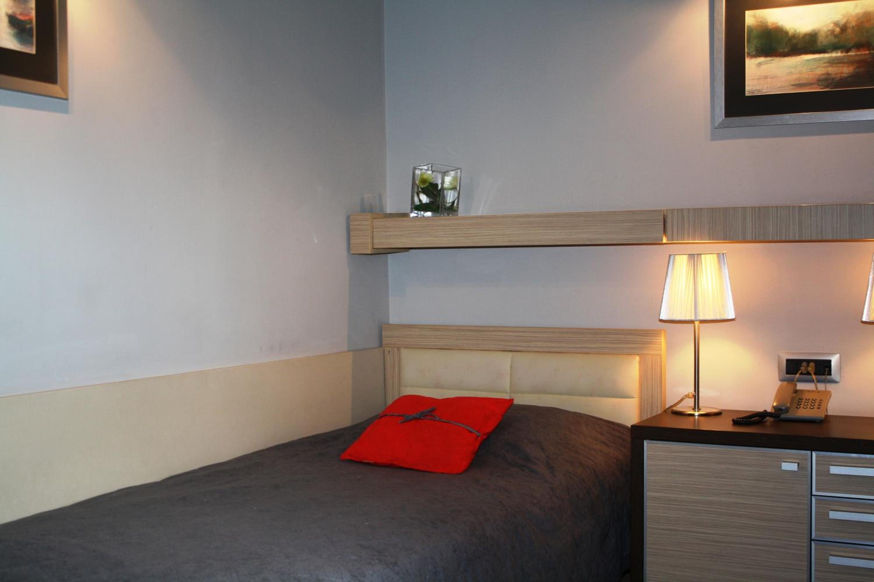 Double or twin room with Fortress View - Photo 7