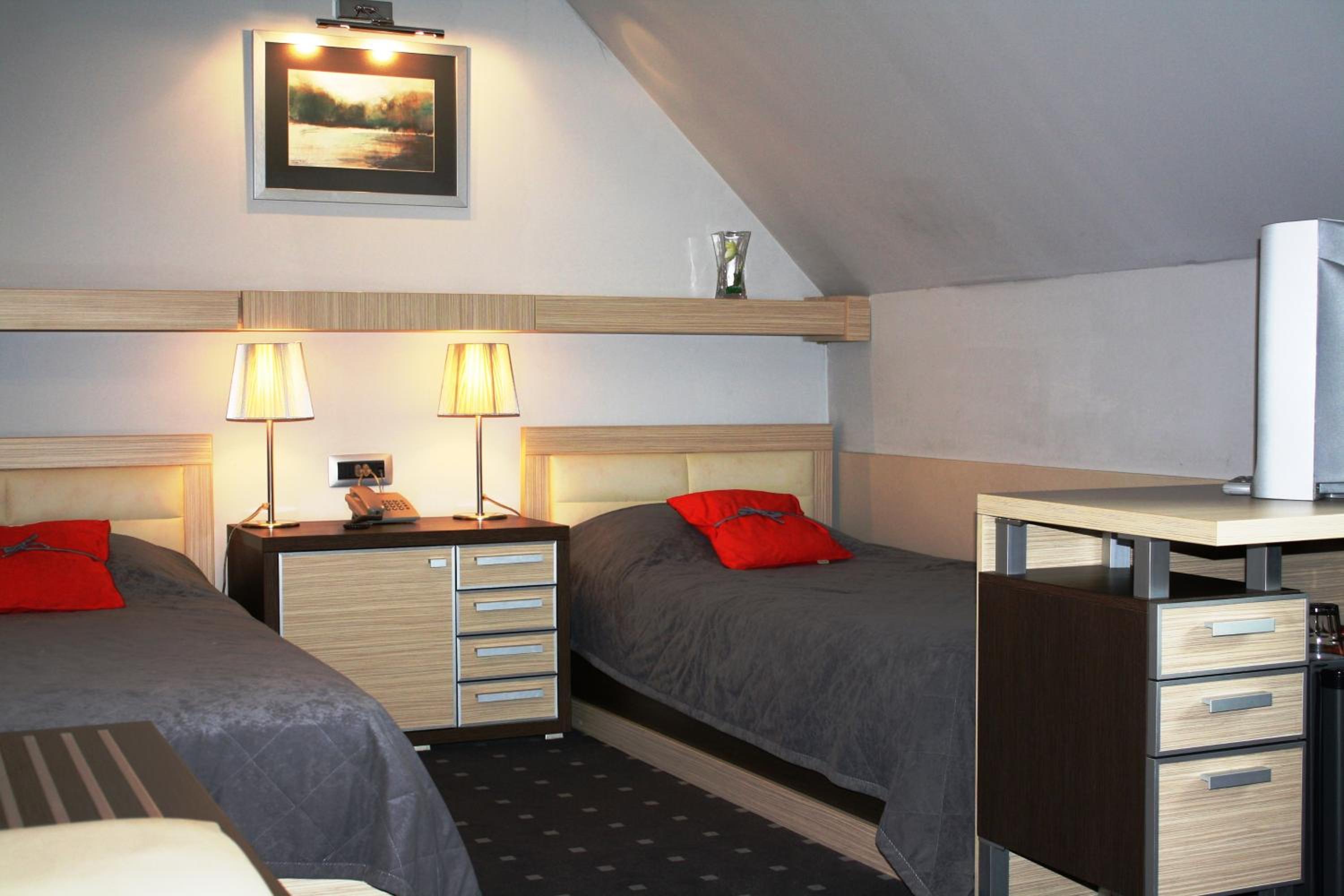 Double or Twin Room with River View - Photo 1