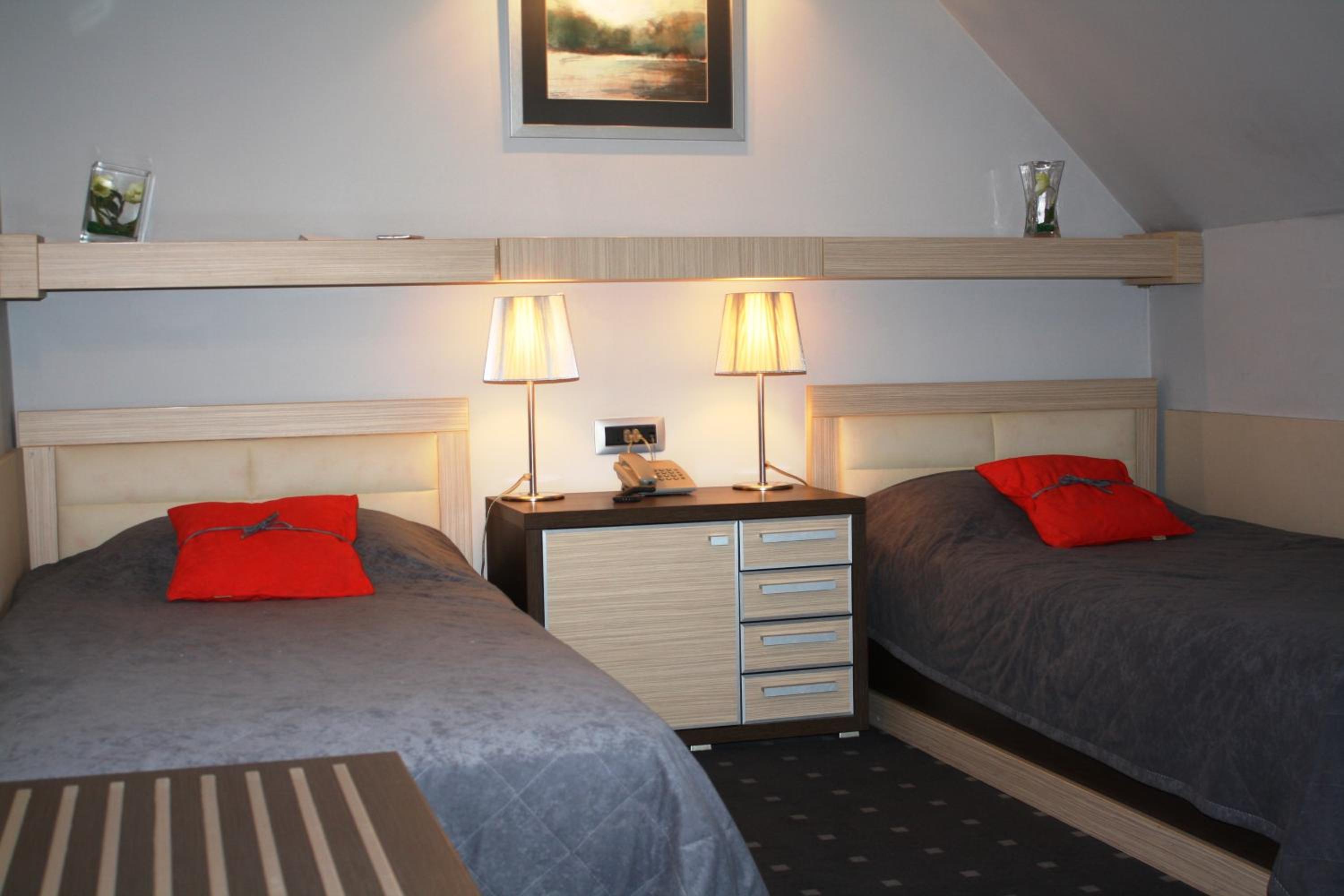Double or Twin Room with River View - Photo 3