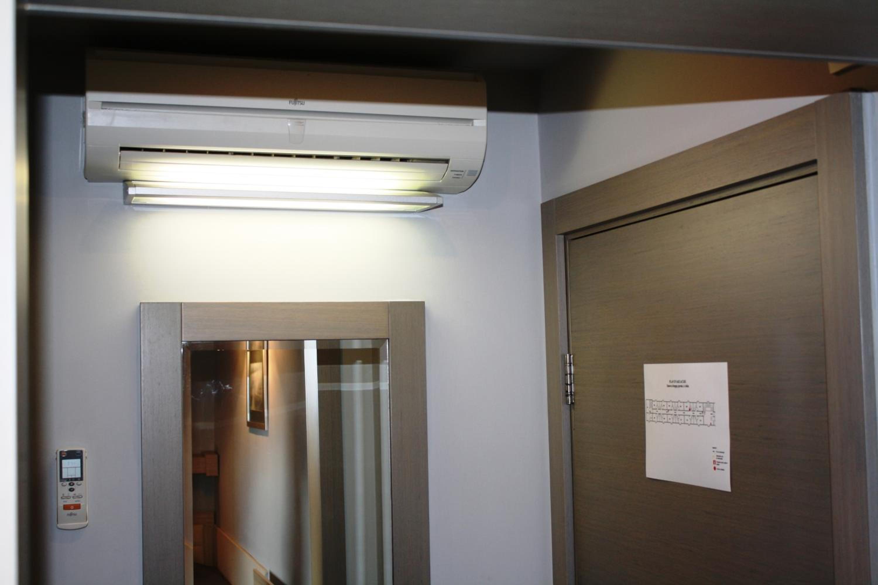 Double or Twin Room with River View - Photo 11