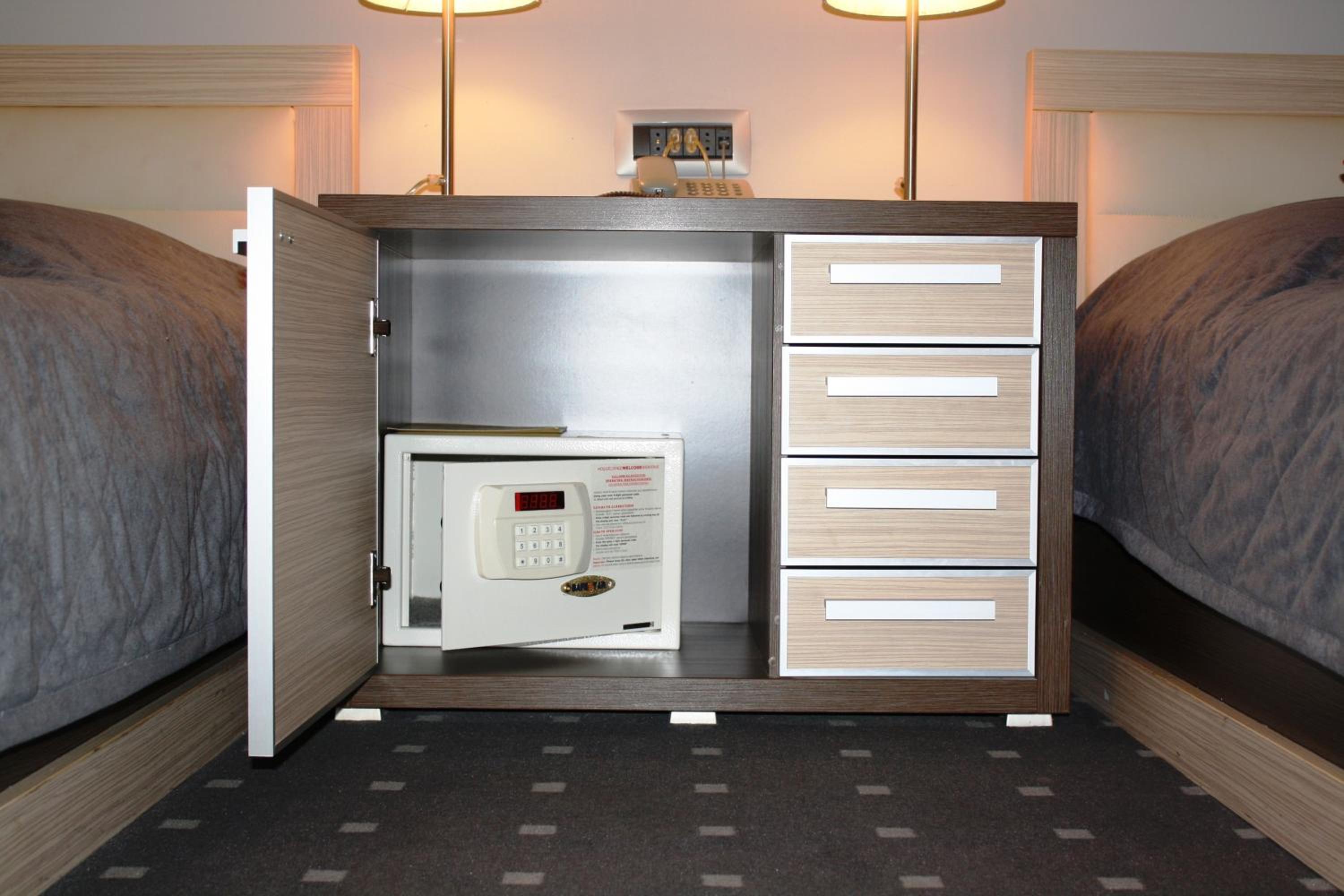 Double or Twin Room with River View - Photo 2