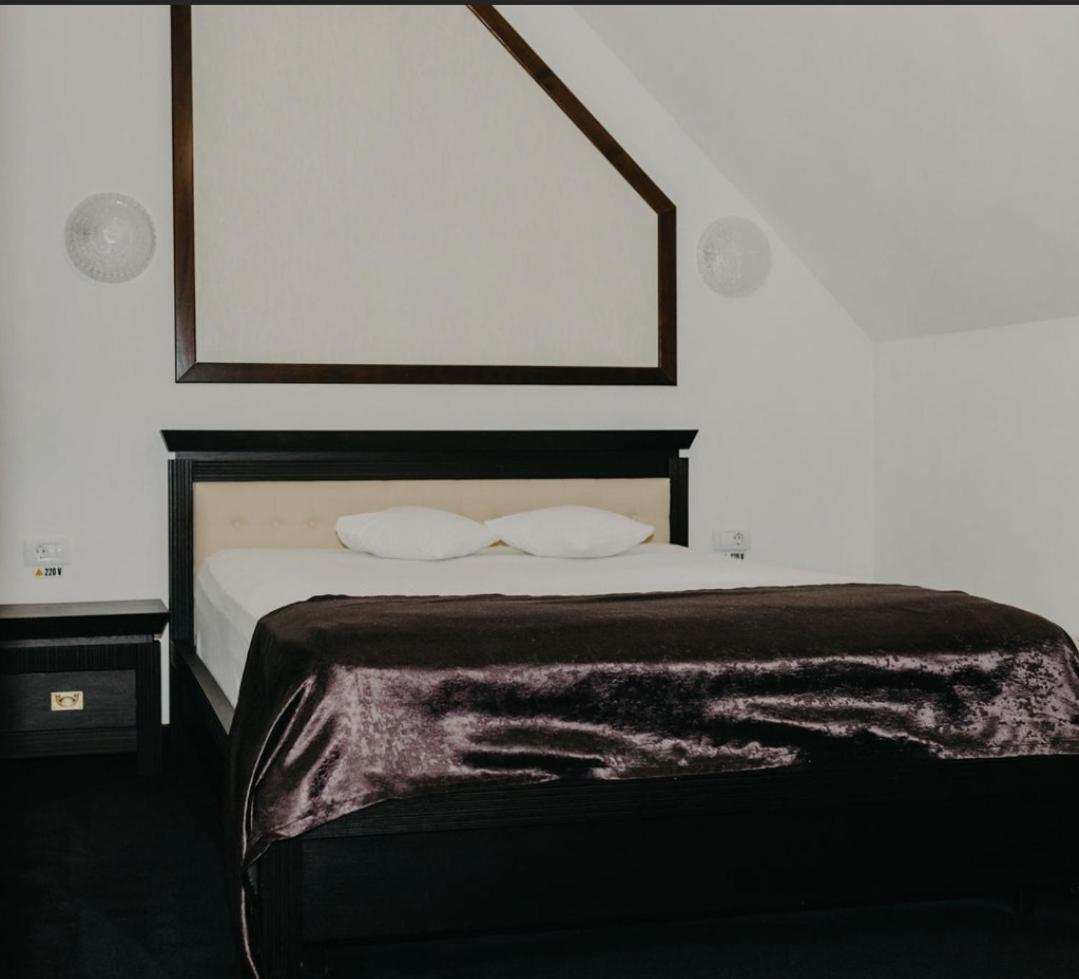 Deluxe Suite with Spa Bath - Photo 7