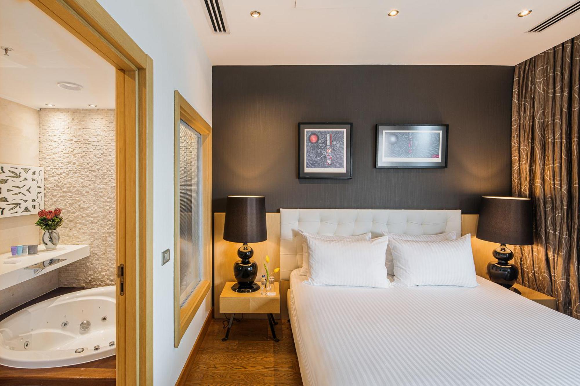 King Suite with Terrace - Photo 3