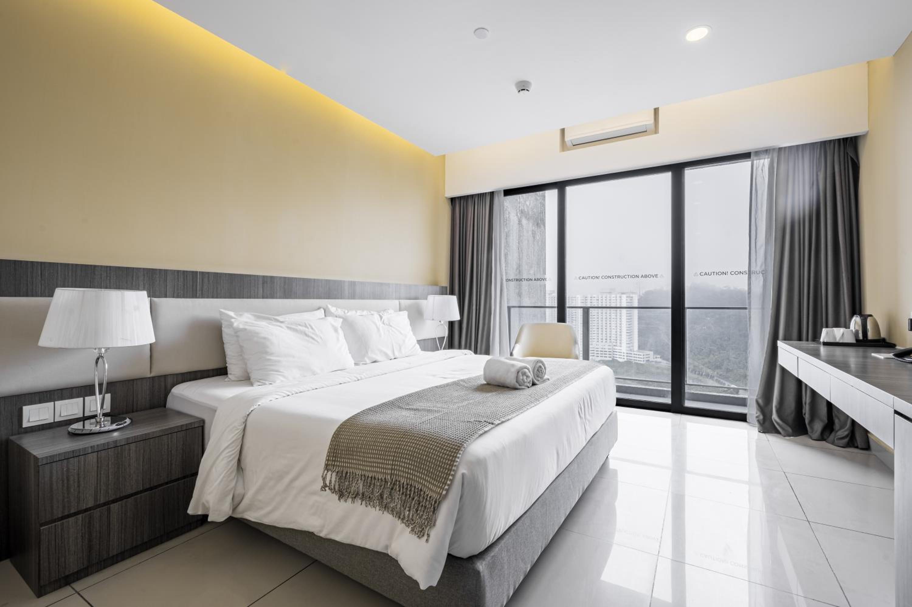 Deluxe Double Room with Balcony photo 3