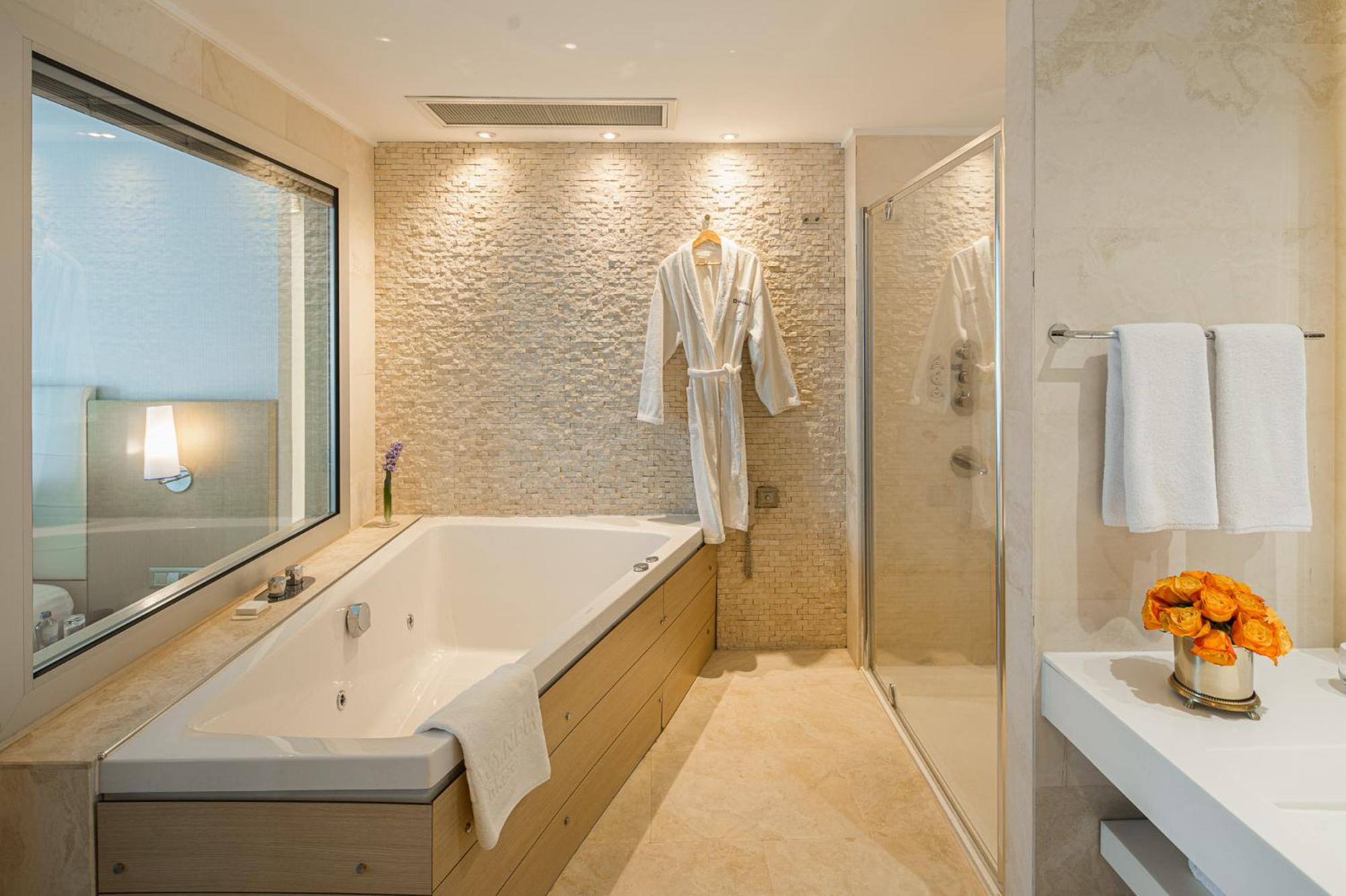 King Suite - Non Smoking - Photo 4