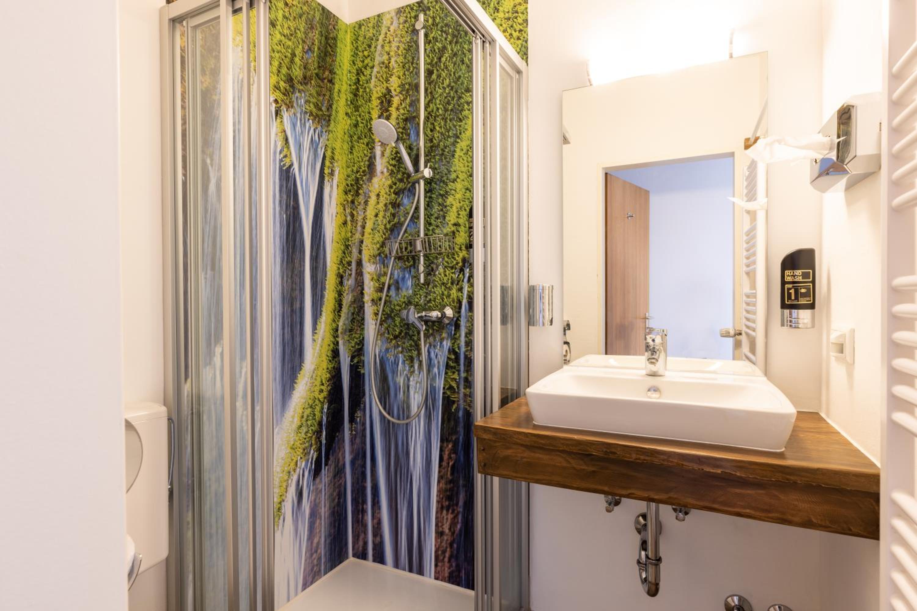Single Room with Bathroom photo 3