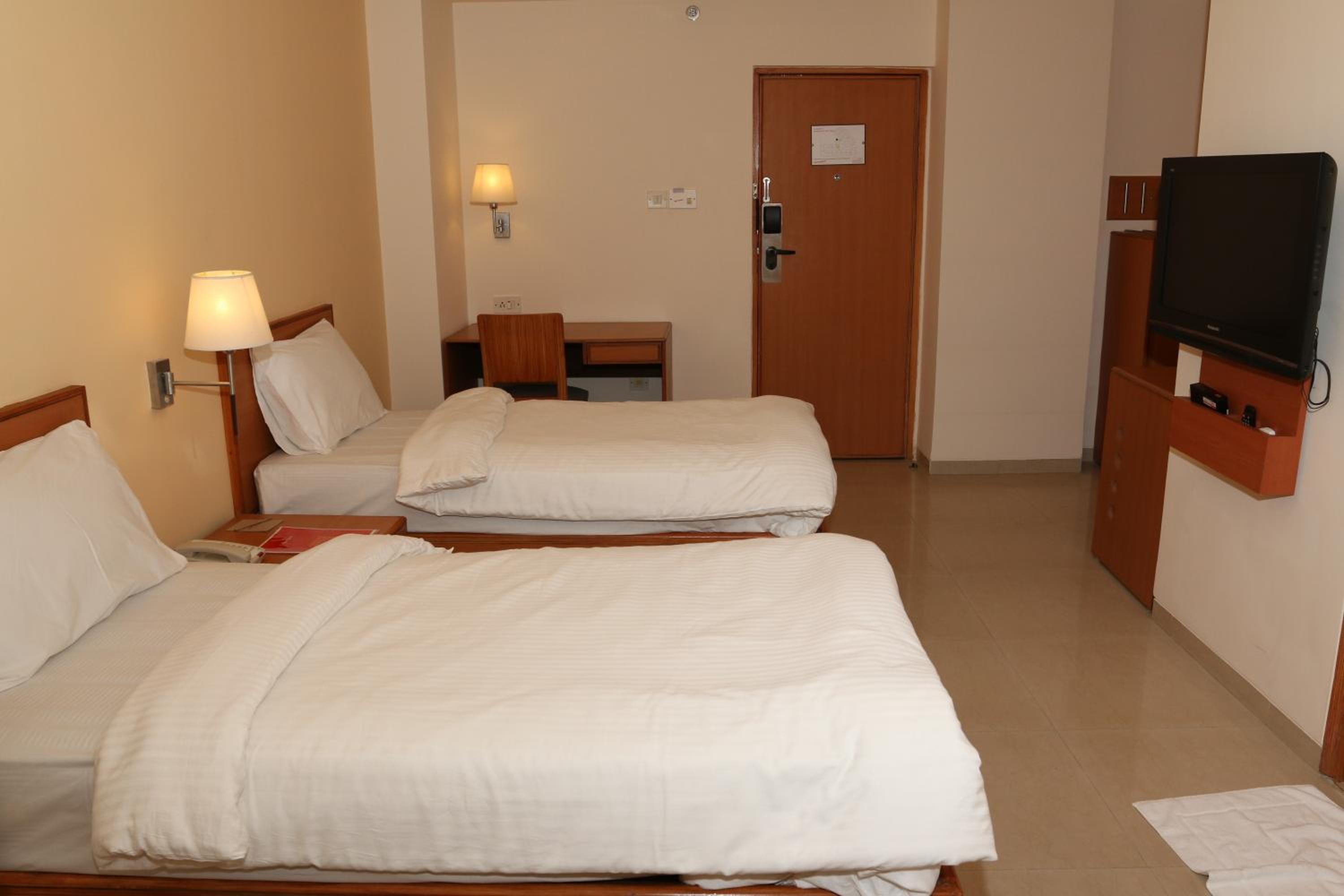 Queen Room photo 2