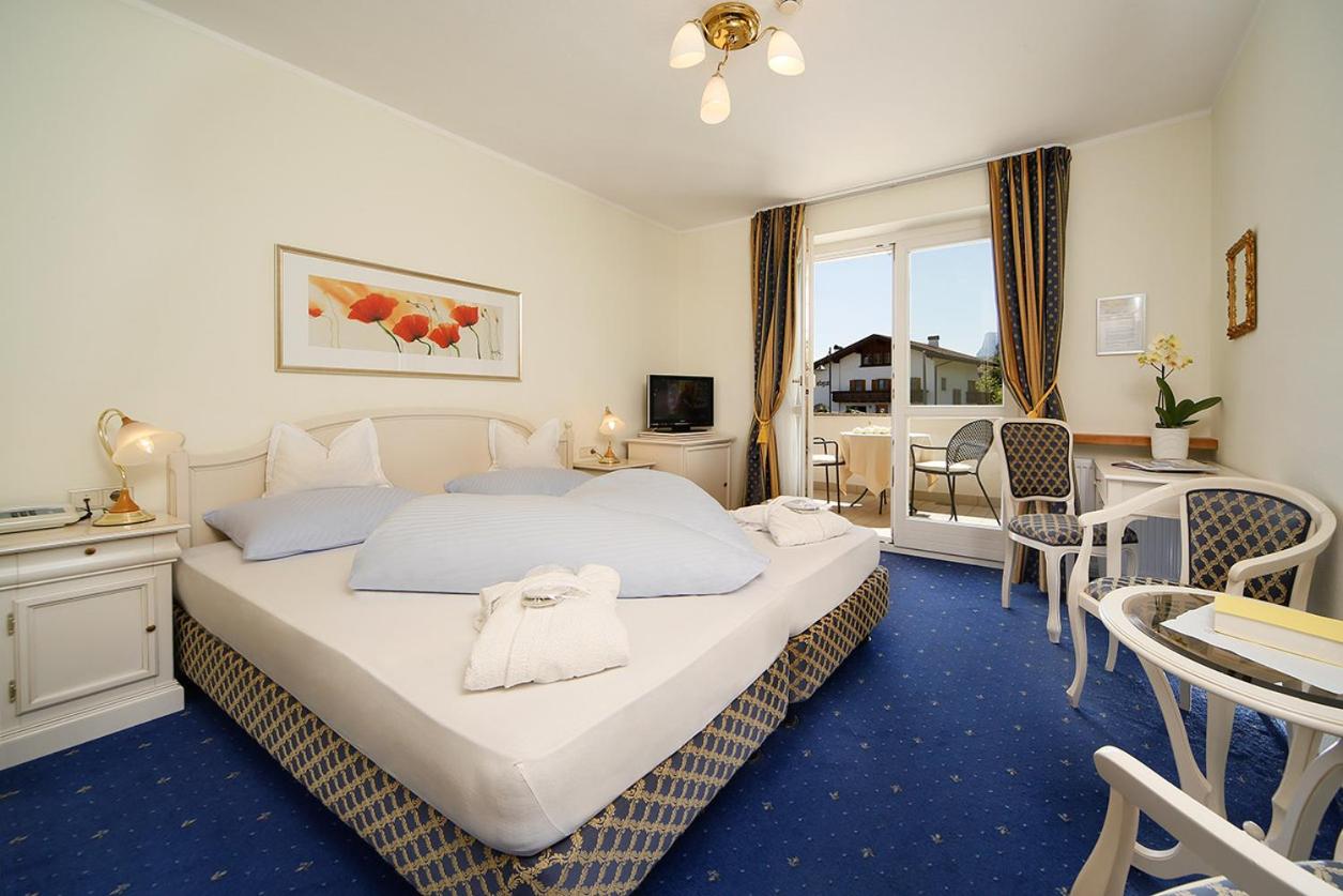 Double Room with Balcony and Garden View