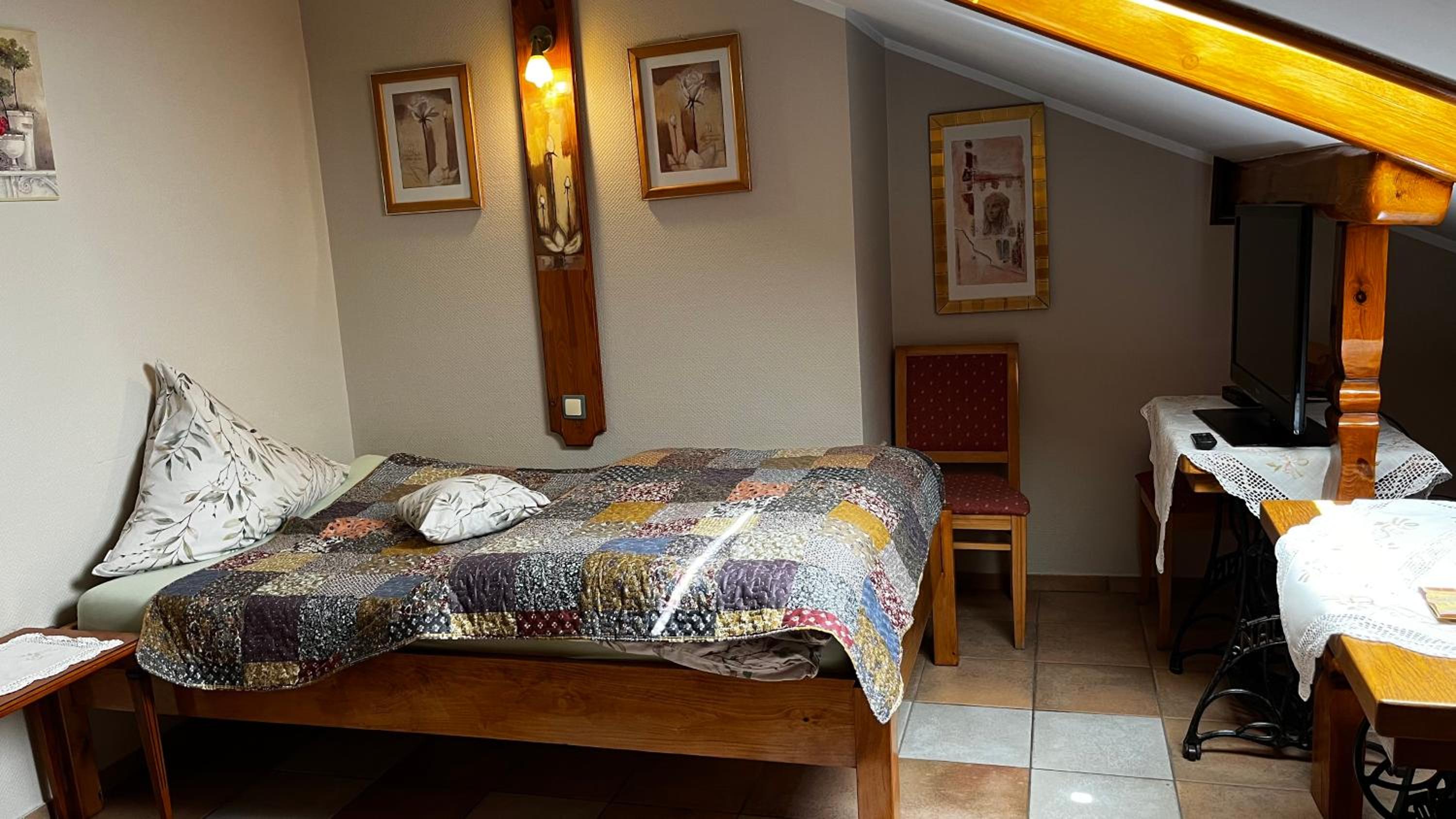 Small Double Room photo 1