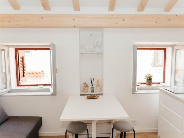 Studio - Split Level - Photo 8