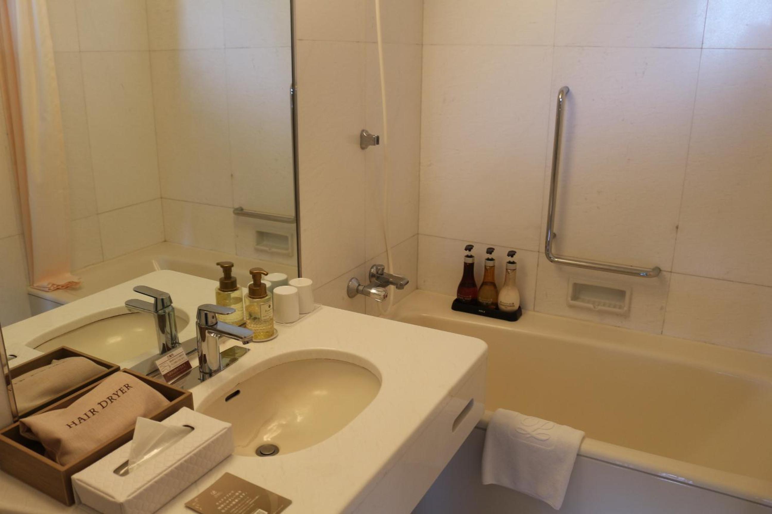 Corner Twin Room - Non-Smoking - Photo 3