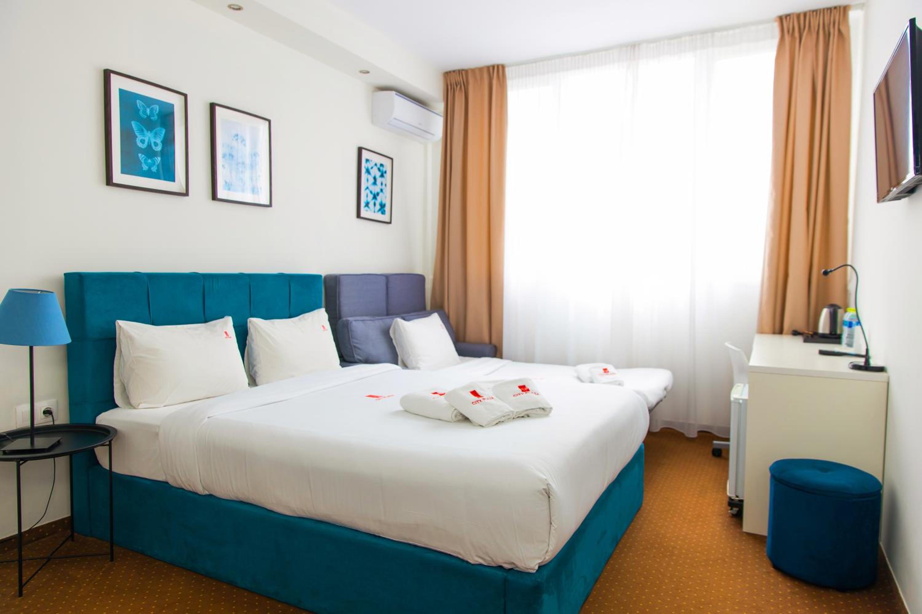 Deluxe Room - Photo 9