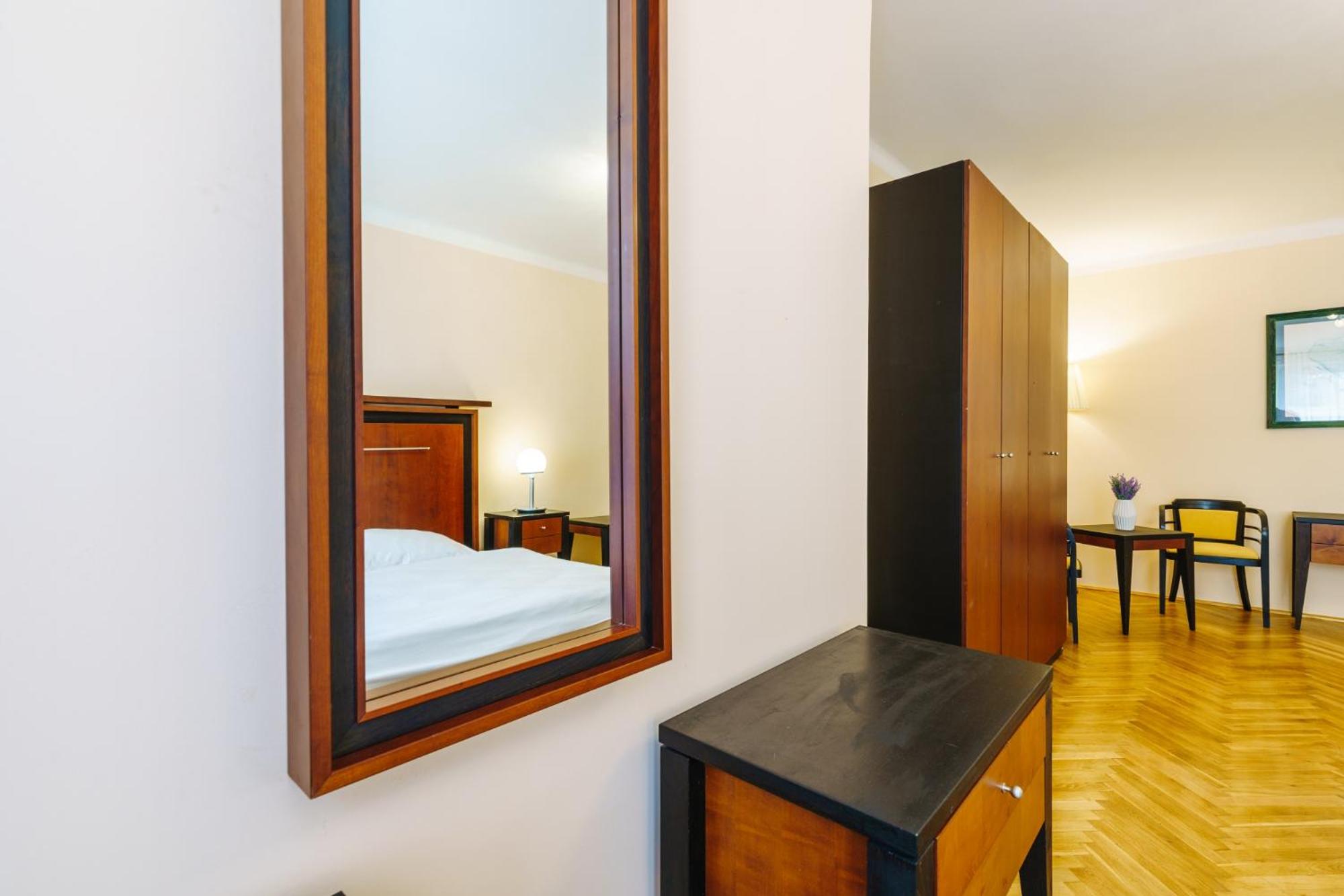 One-Bedroom Apartment - Photo 9