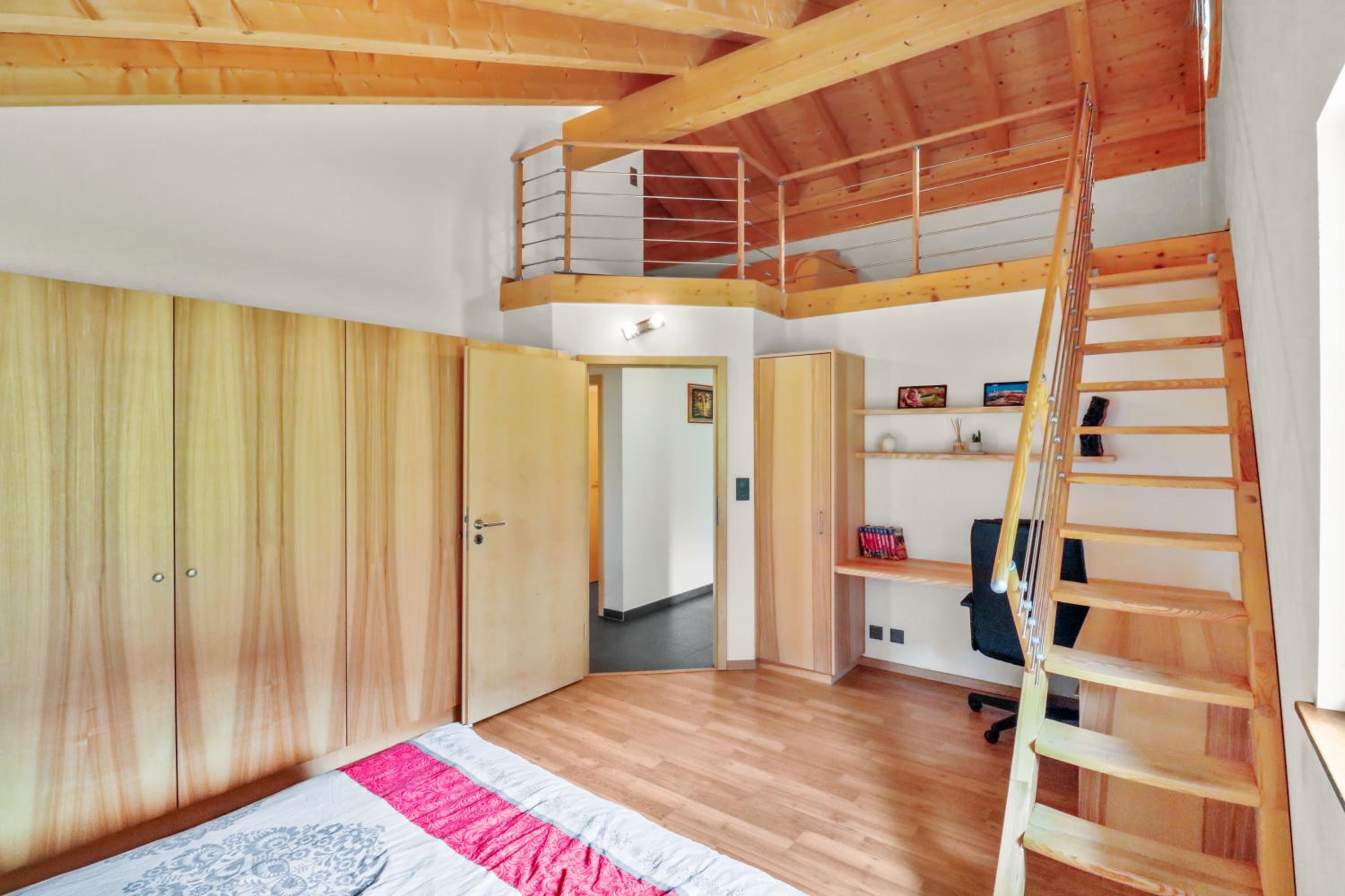 Three-Bedroom Apartment photo 2