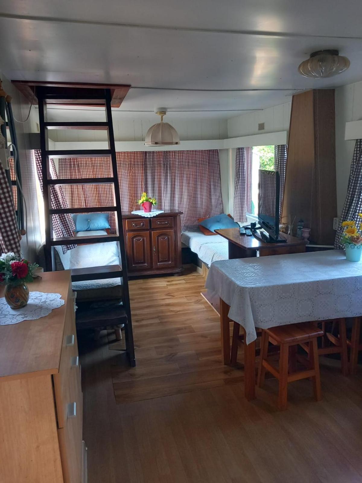Mobile Home photo 3