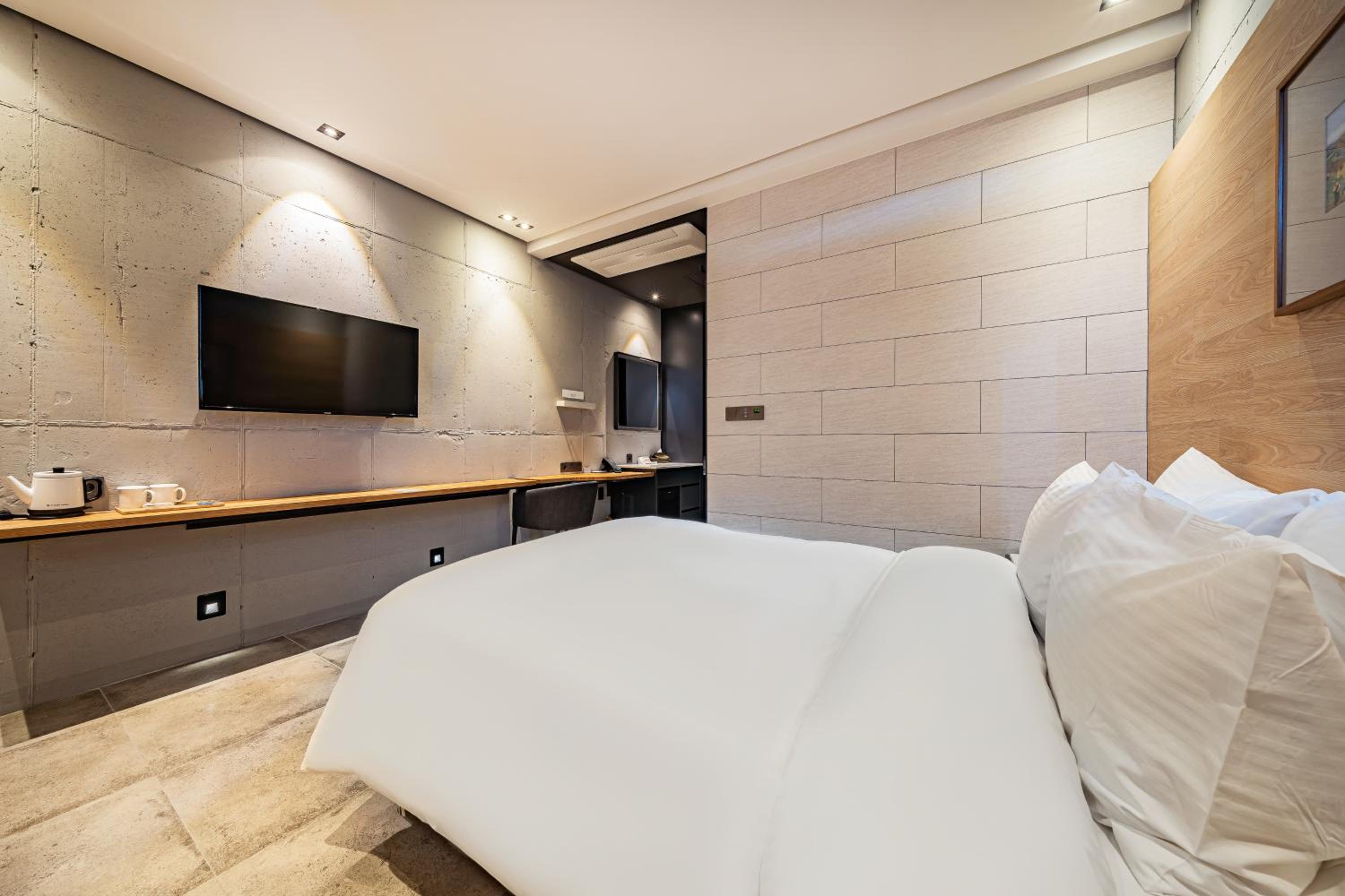 Standard Single (Non-View/Double size bed) - Photo 5