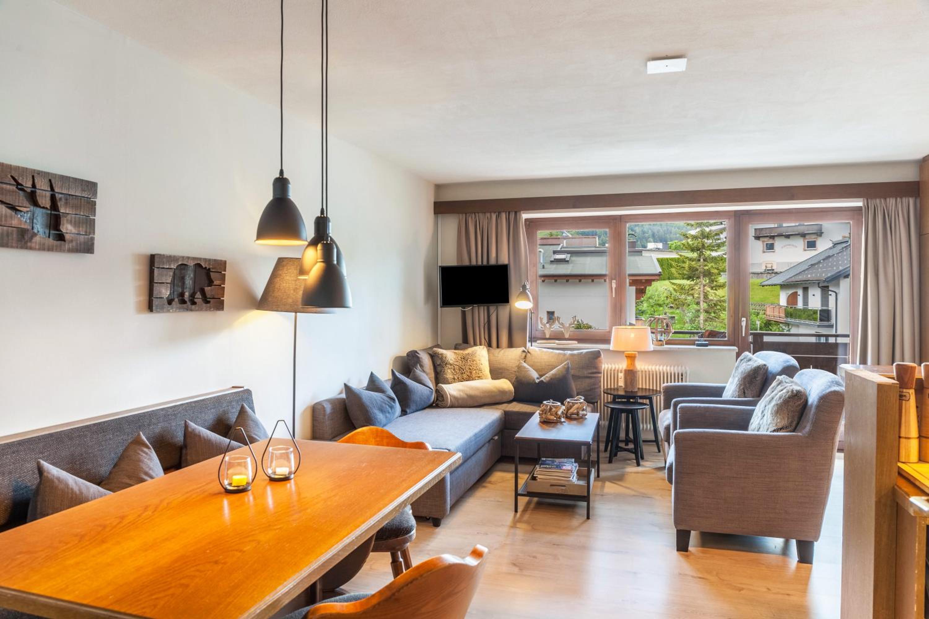 Superior One-Bedroom Apartment with Balcony
