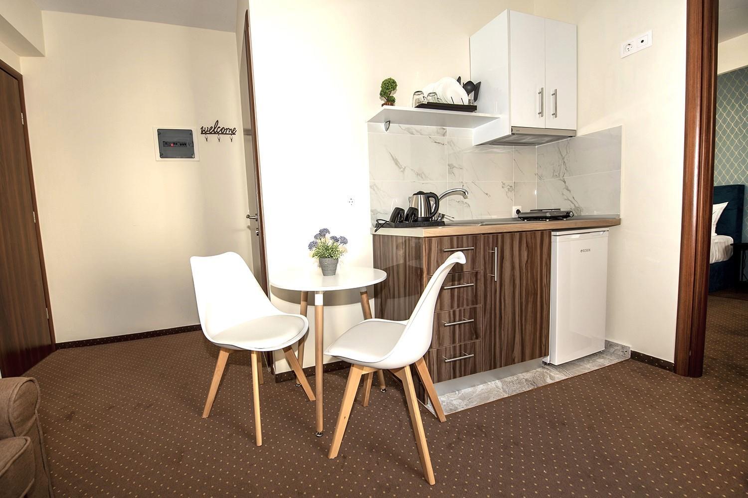 One-Bedroom Apartment - Photo 2