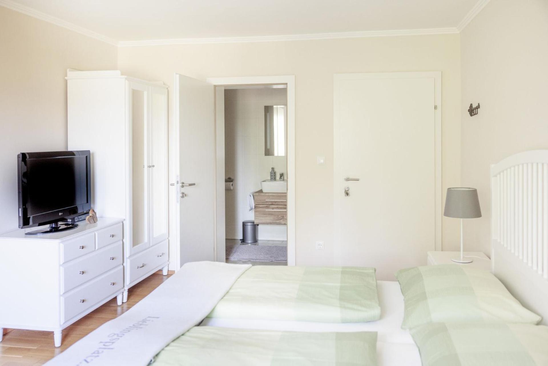 Large Double Room photo 3