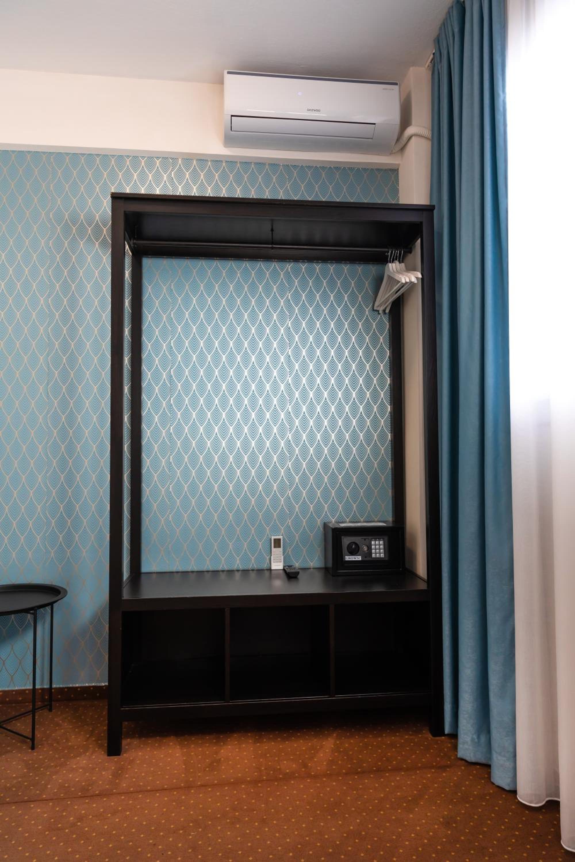 One-Bedroom Apartment - Photo 5