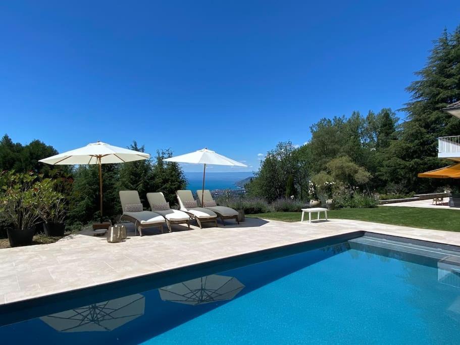 Villa photo 2