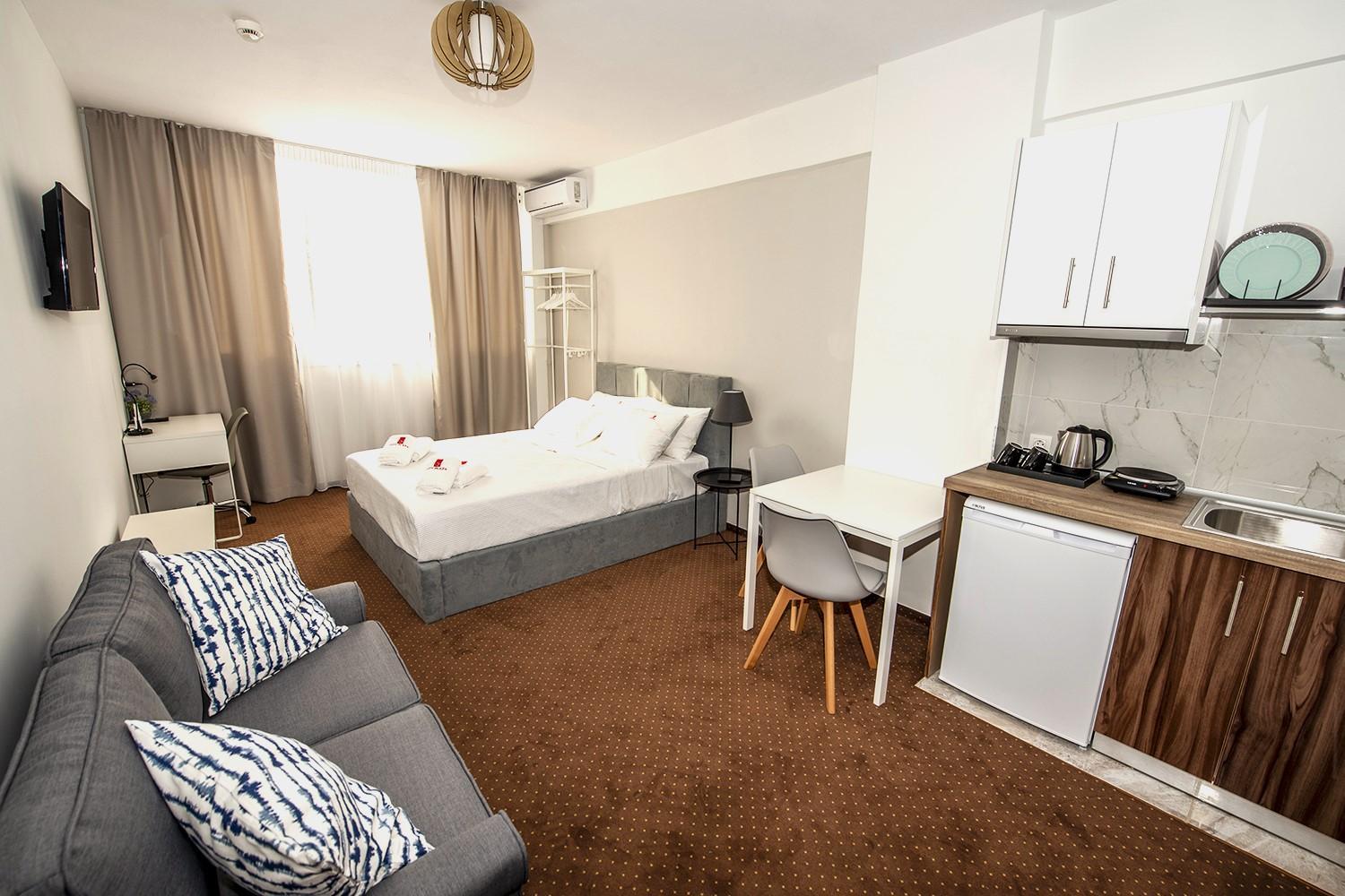 Deluxe Room with Kitchenette - Photo 3
