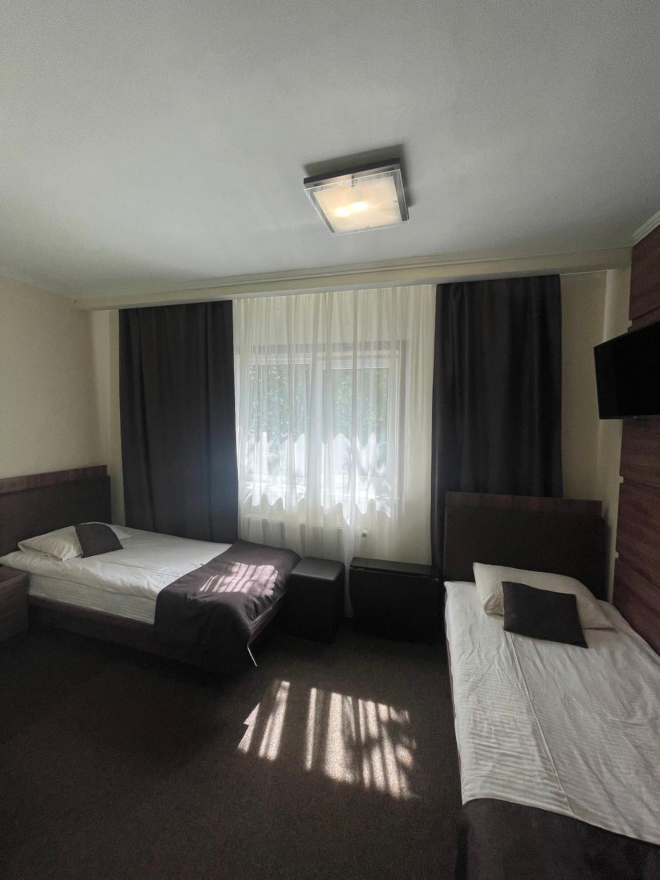 Budget Twin Room photo 2