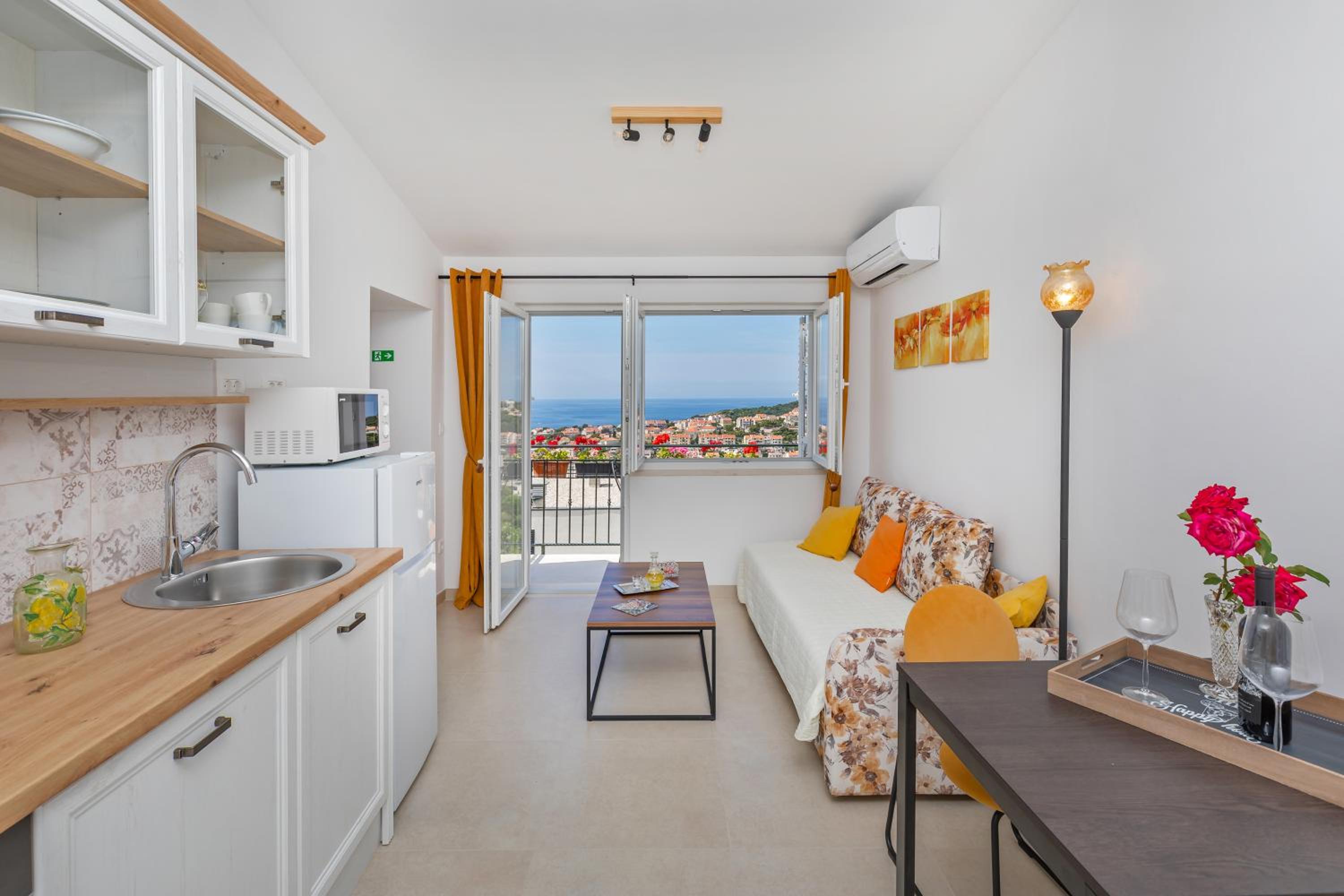 Apartment with Balcony photo 1