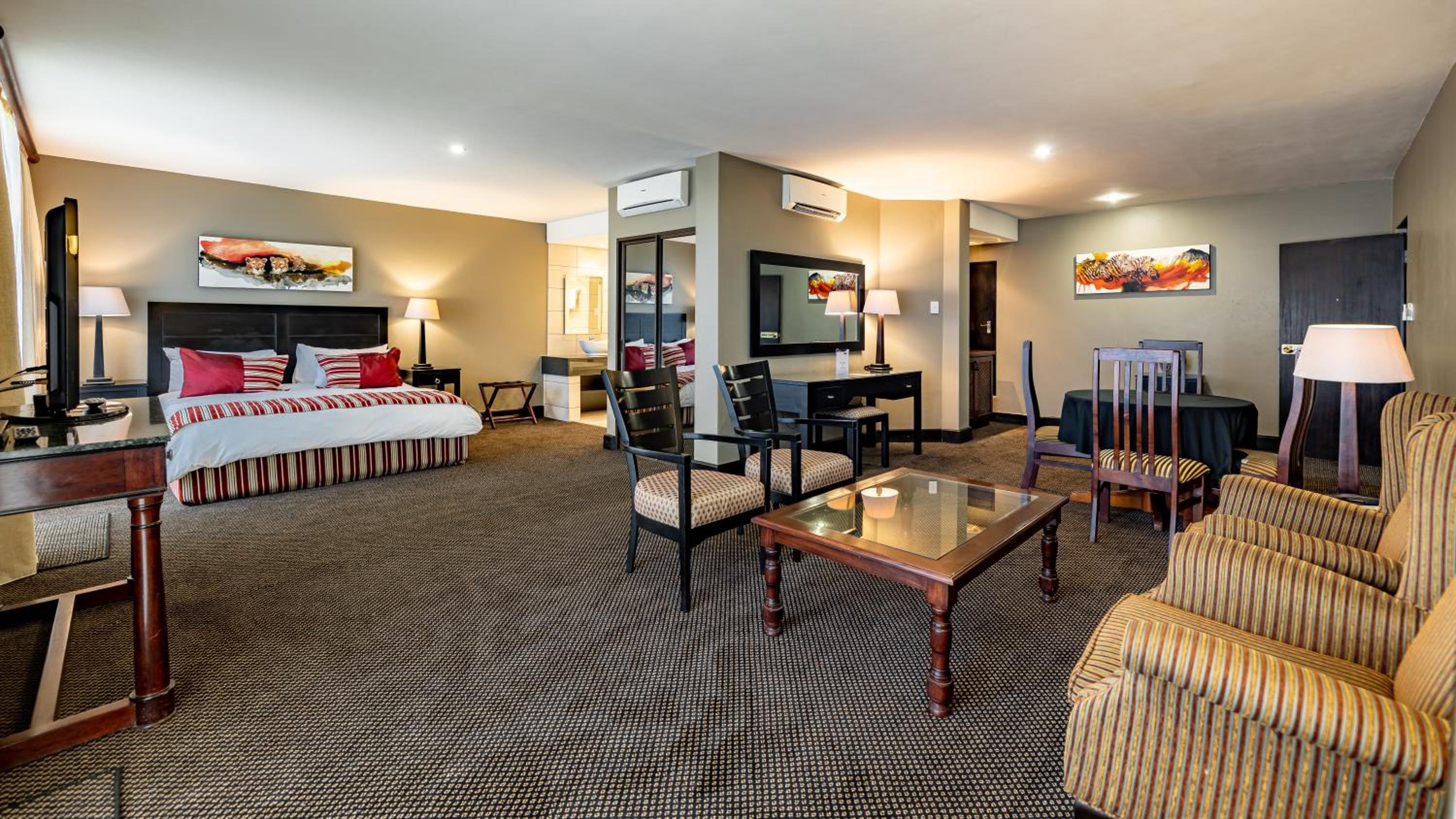 Executive Suite - Photo 8
