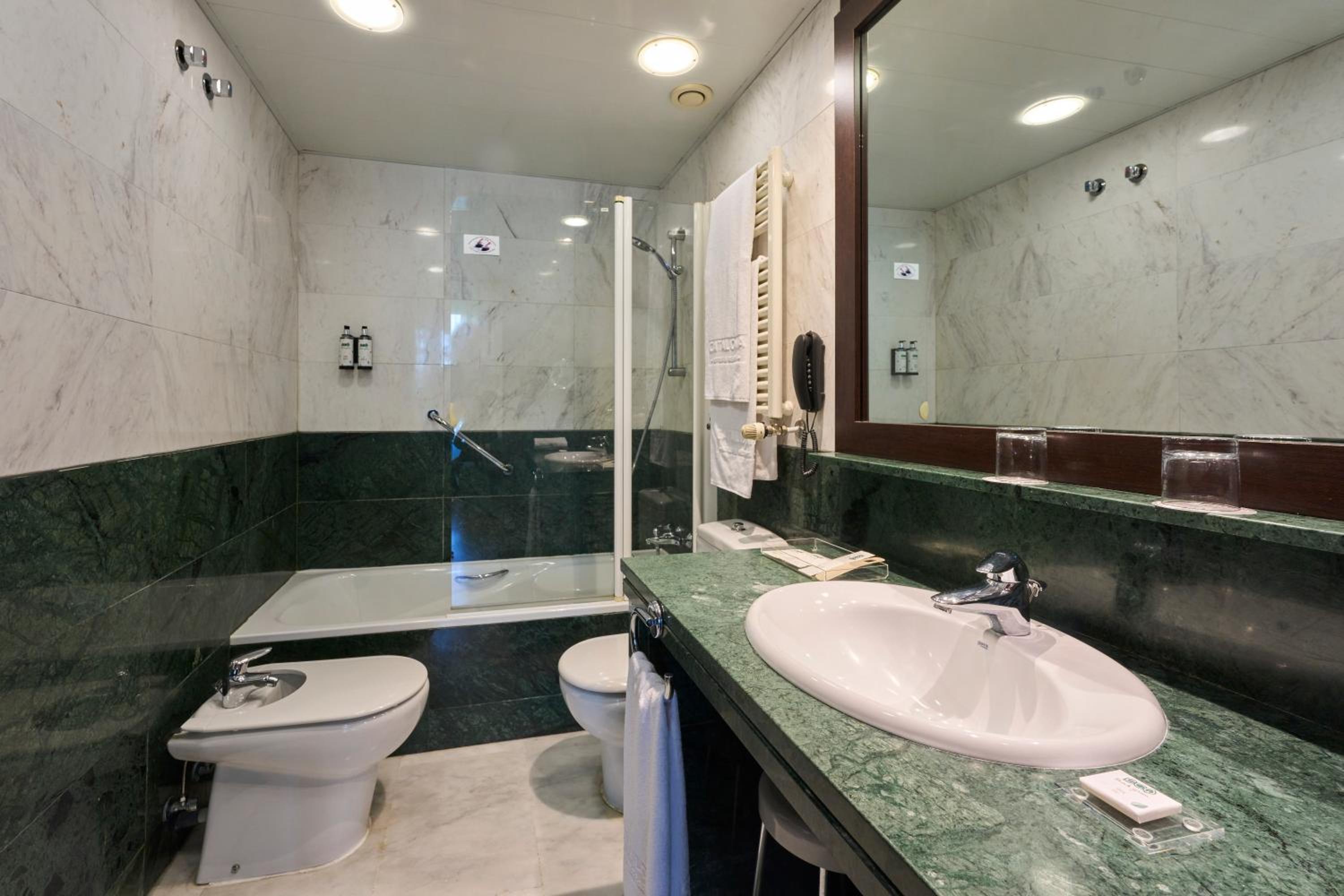 Double or Twin Room - Photo 3