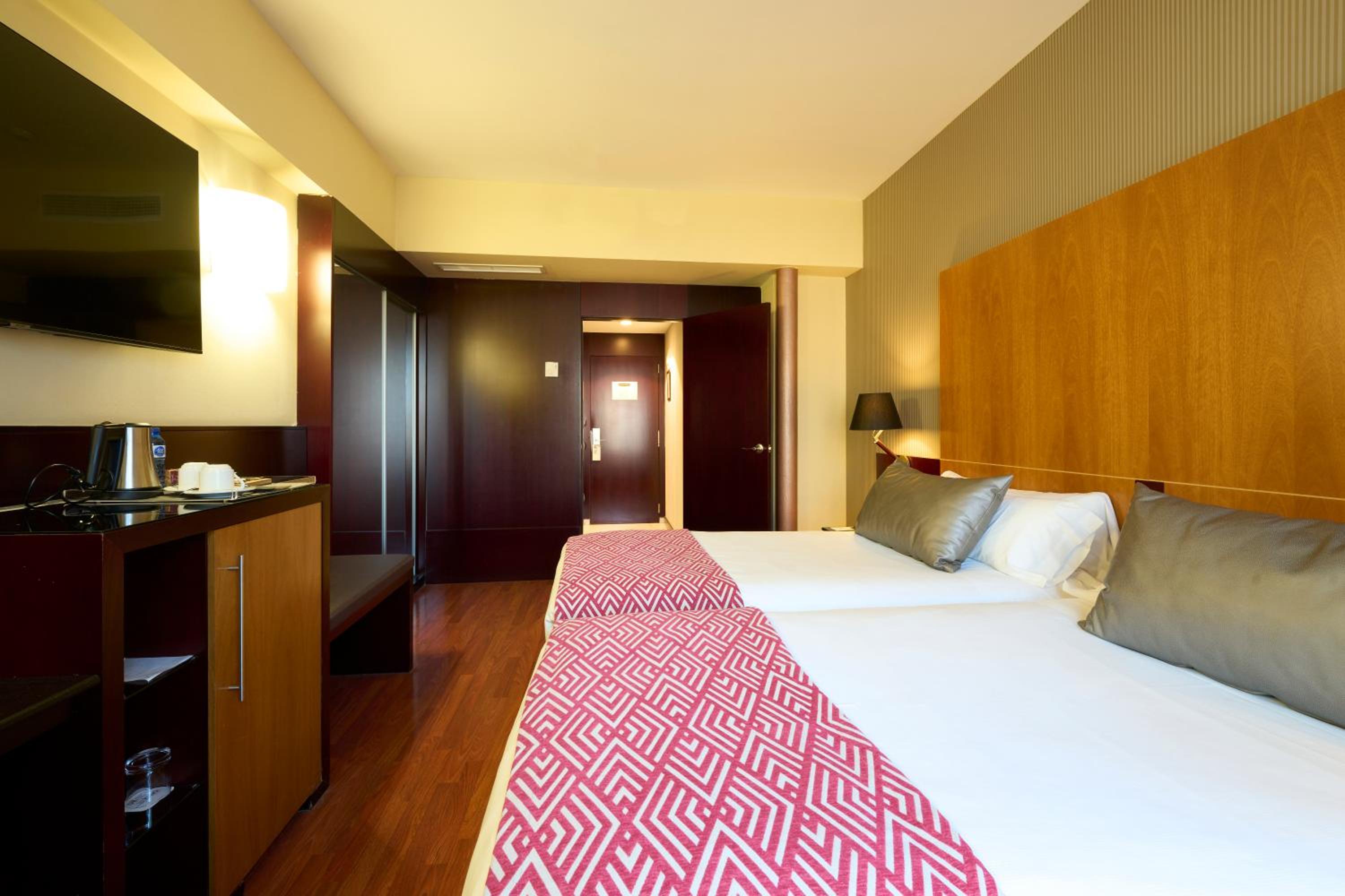 Double or Twin Room - Photo 5