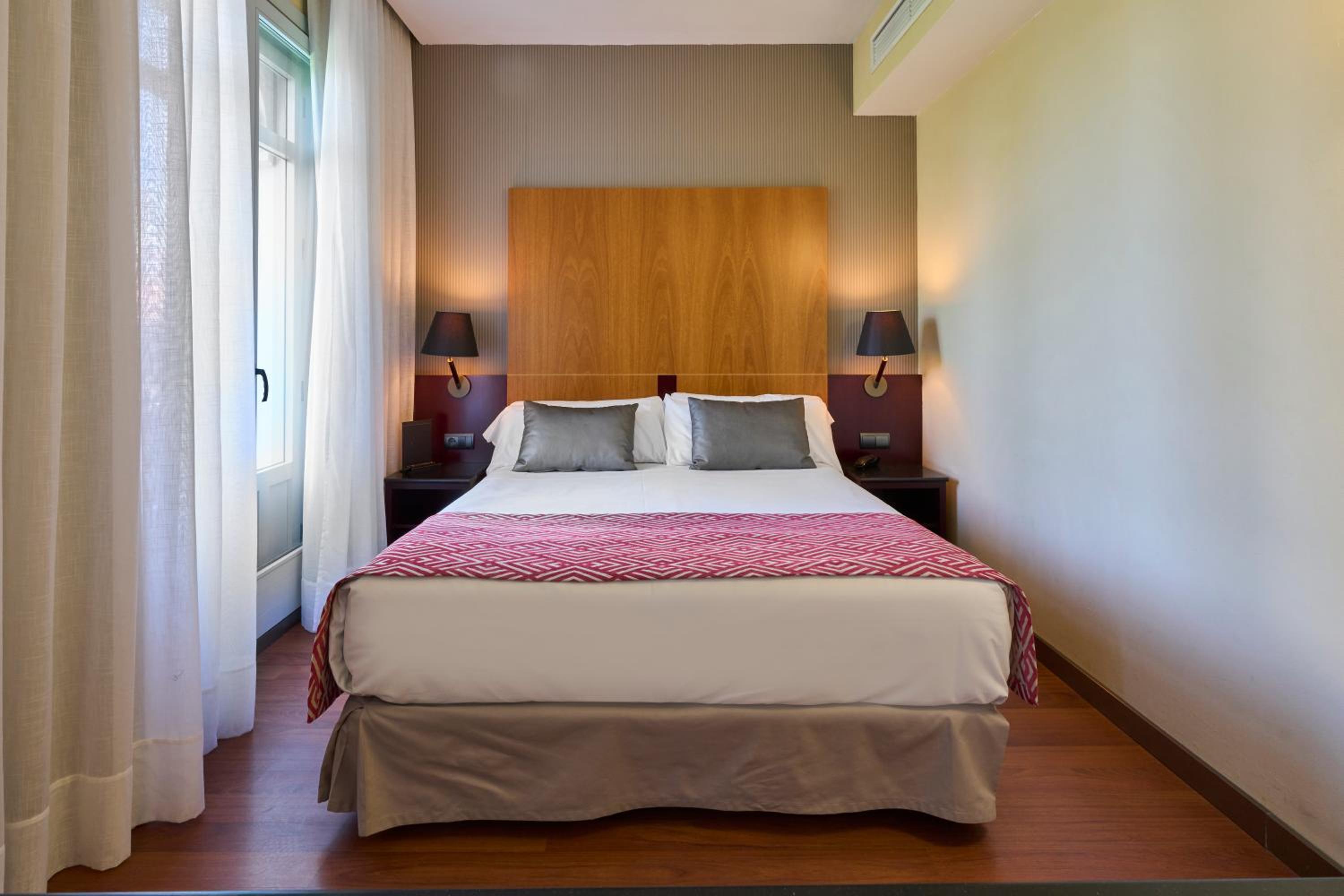 Double or Twin Room - Photo 4