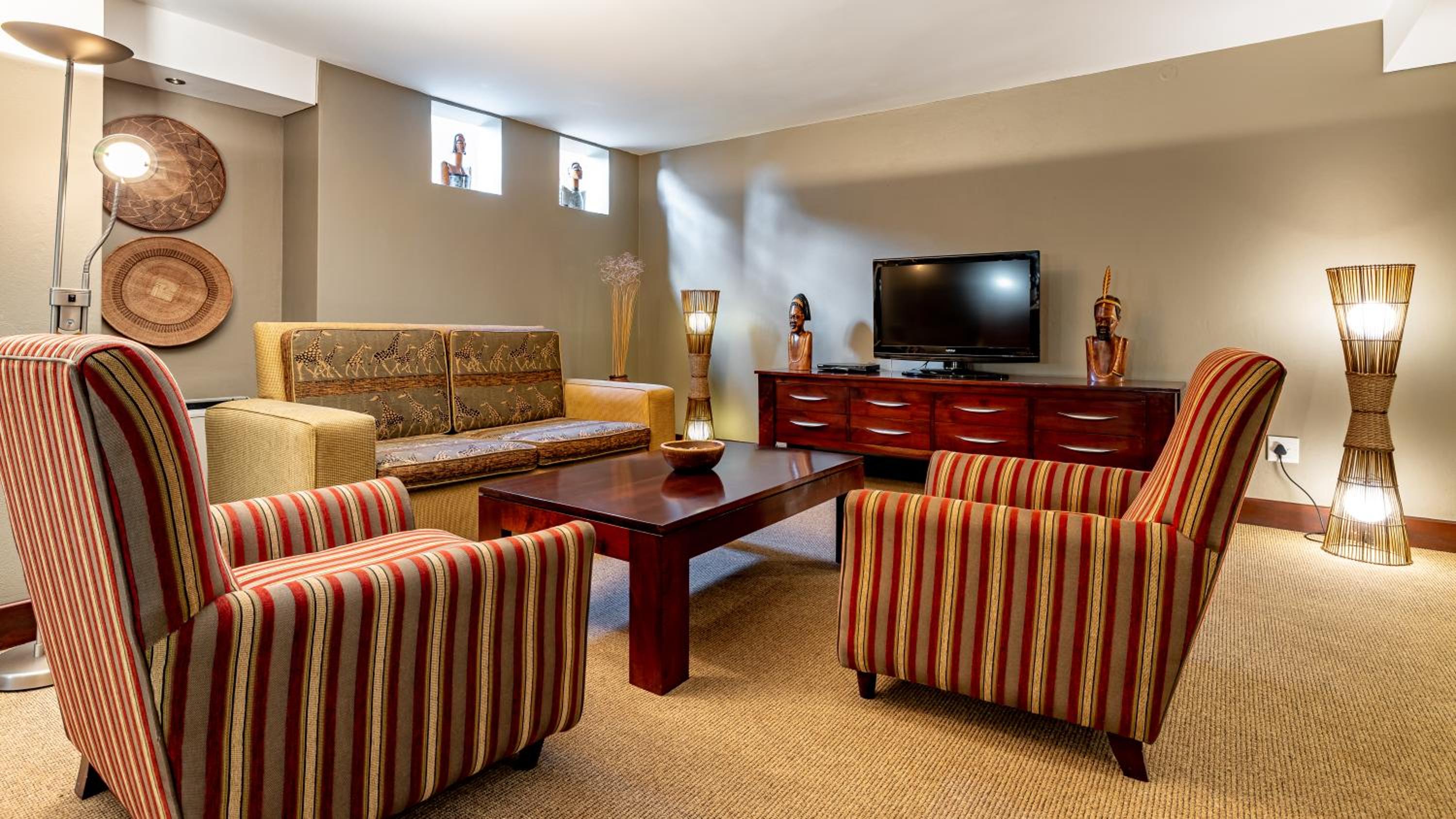 Executive Suite - Photo 13