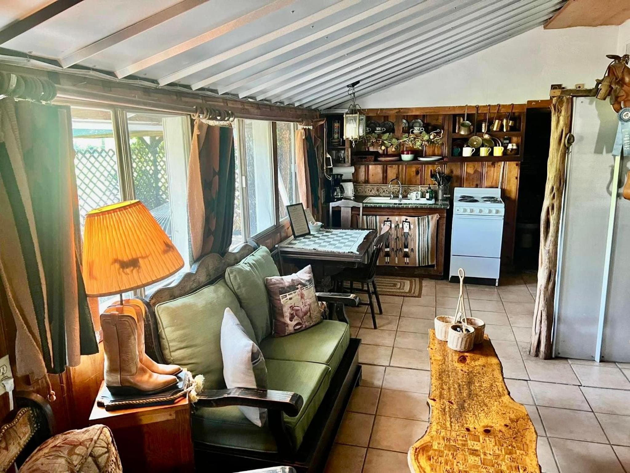 One-Bedroom House photo 1