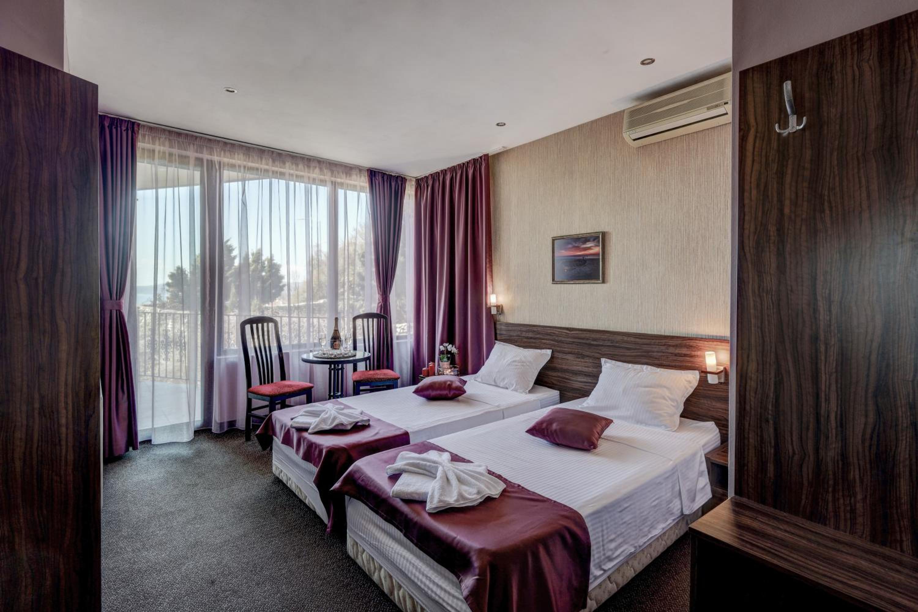 Double or Twin Room with Side Sea View - Photo 1