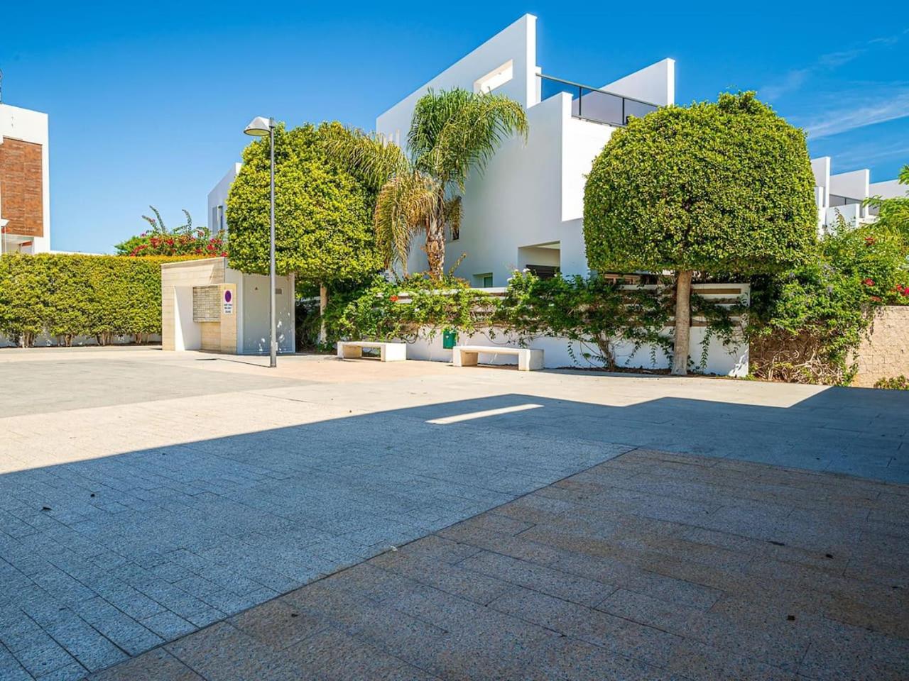 Three-Bedroom House photo 3